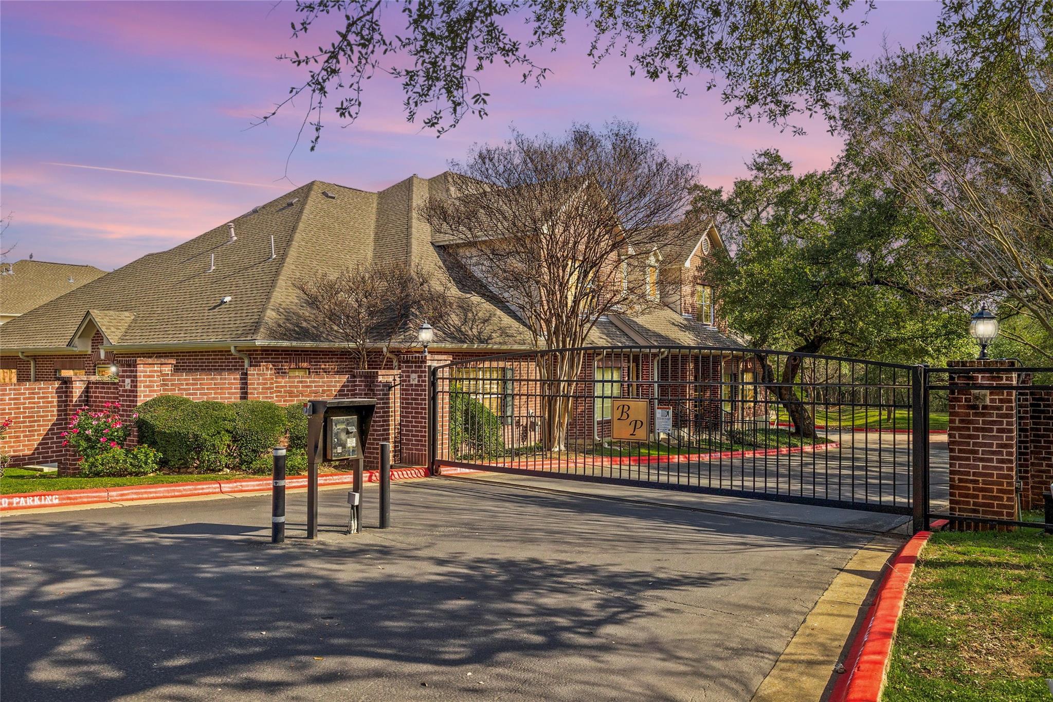 5515 Davis Ln # 32, Austin, TX 78749