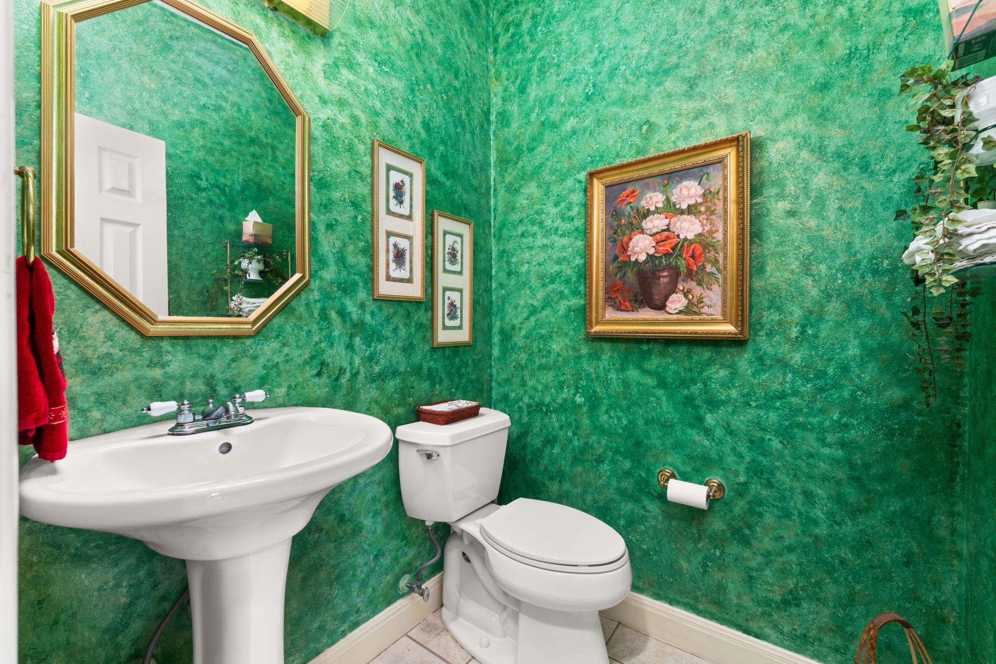 4 TIBURON Dr, The Hills, TX 78738