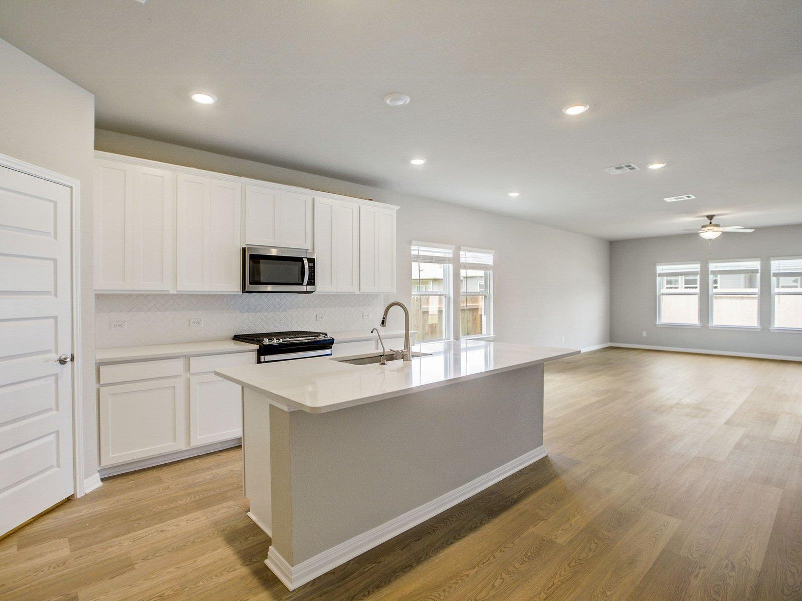 134 Holmby Dr, Hutto, TX 78634