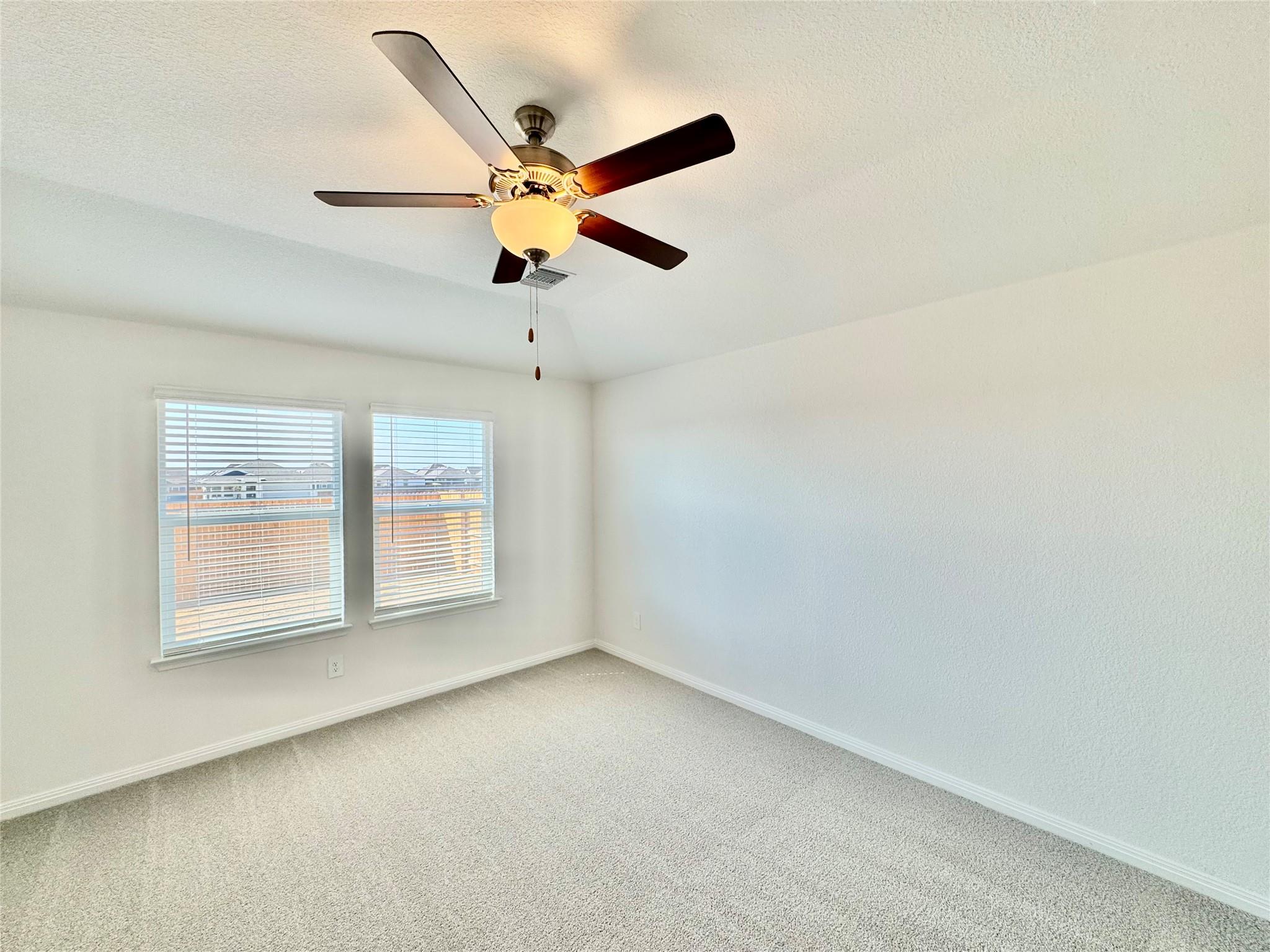 128 Holmby Dr, Hutto, TX 78634