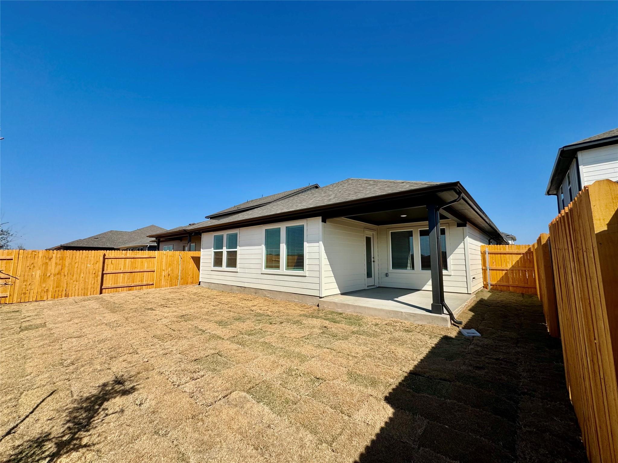 128 Holmby Dr, Hutto, TX 78634