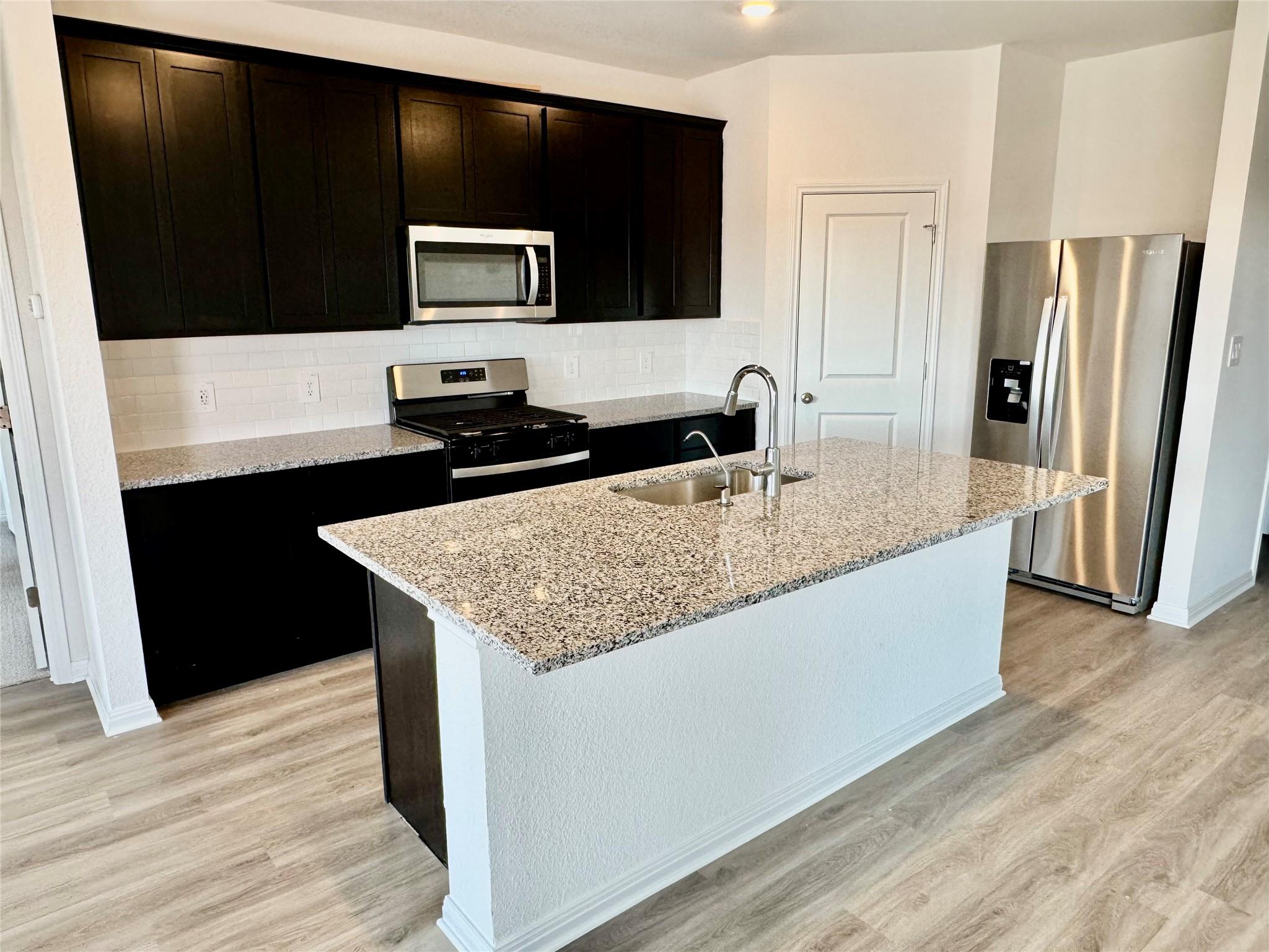 128 Holmby Dr, Hutto, TX 78634