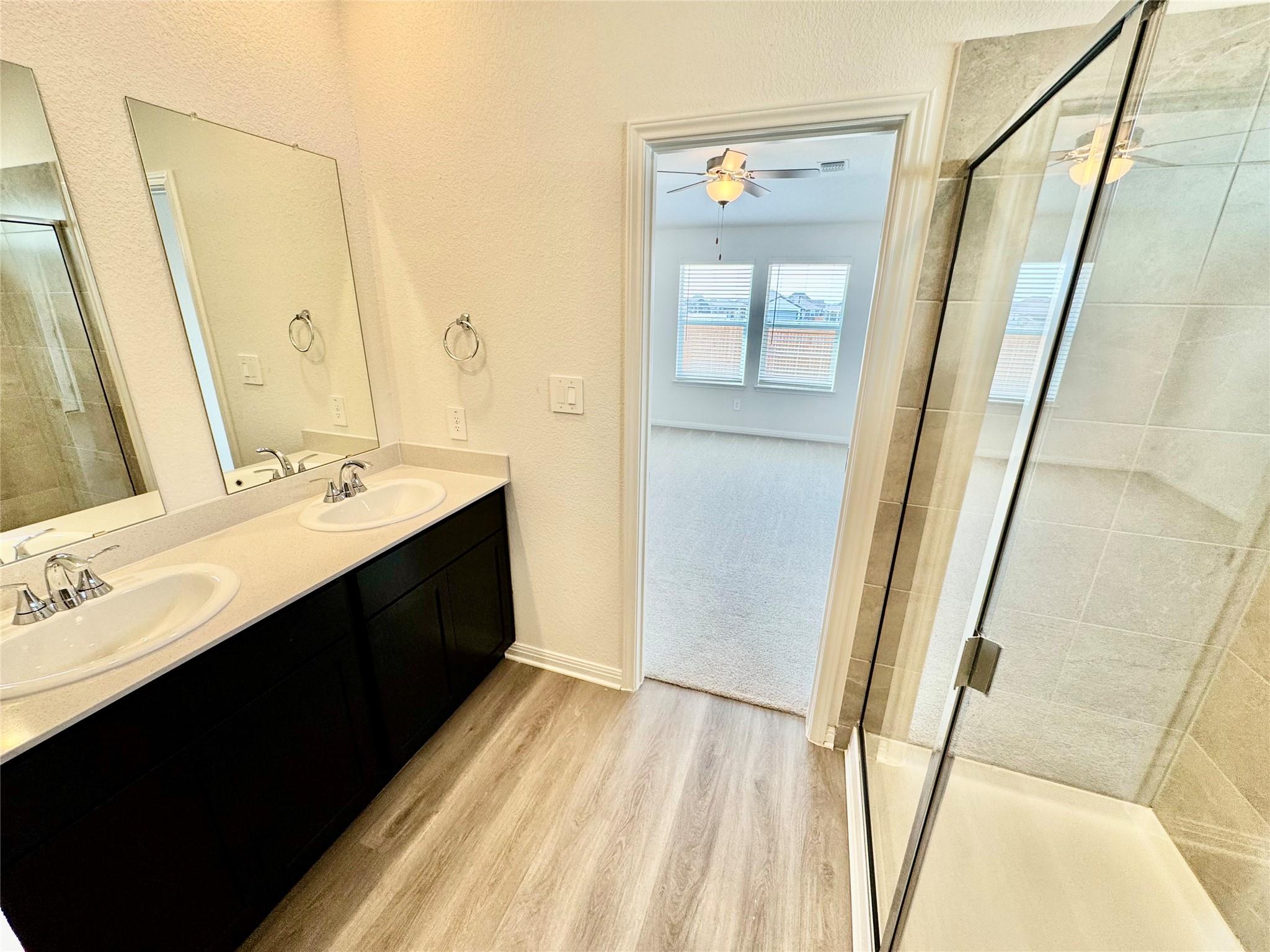 128 Holmby Dr, Hutto, TX 78634