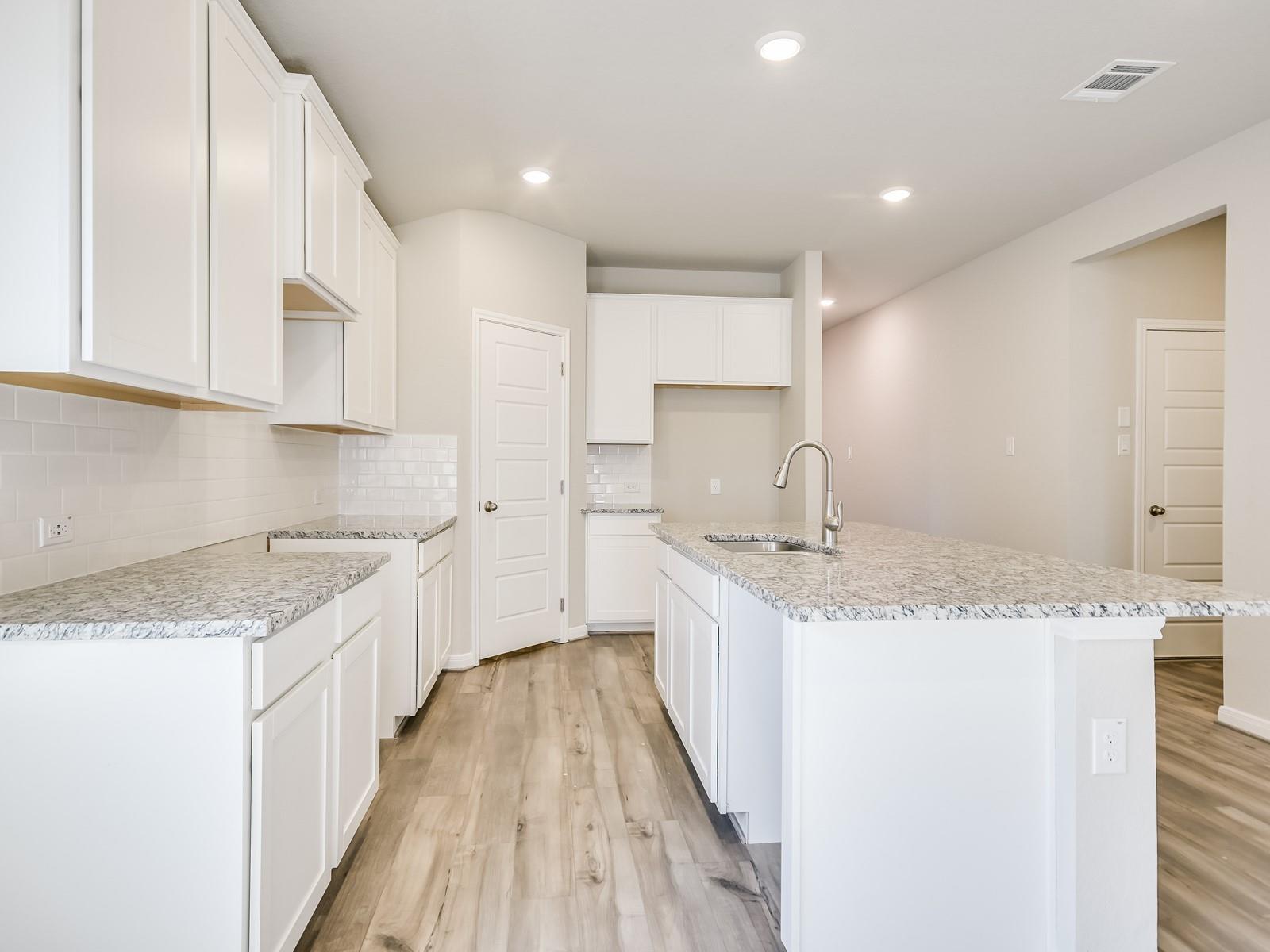 125 Holmby Dr, Hutto, TX 78634