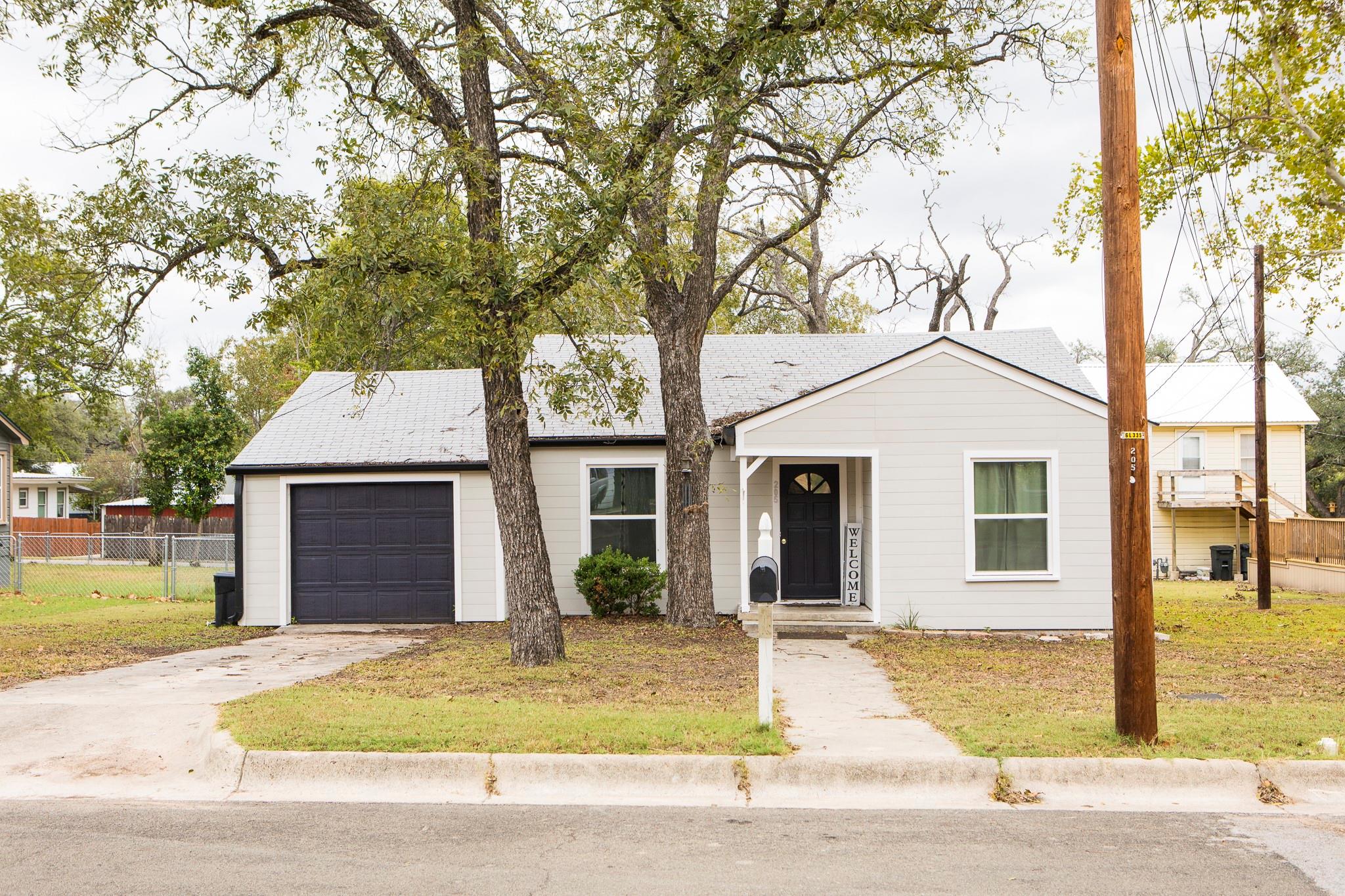 205 S Porter St, Lampasas, TX 76550