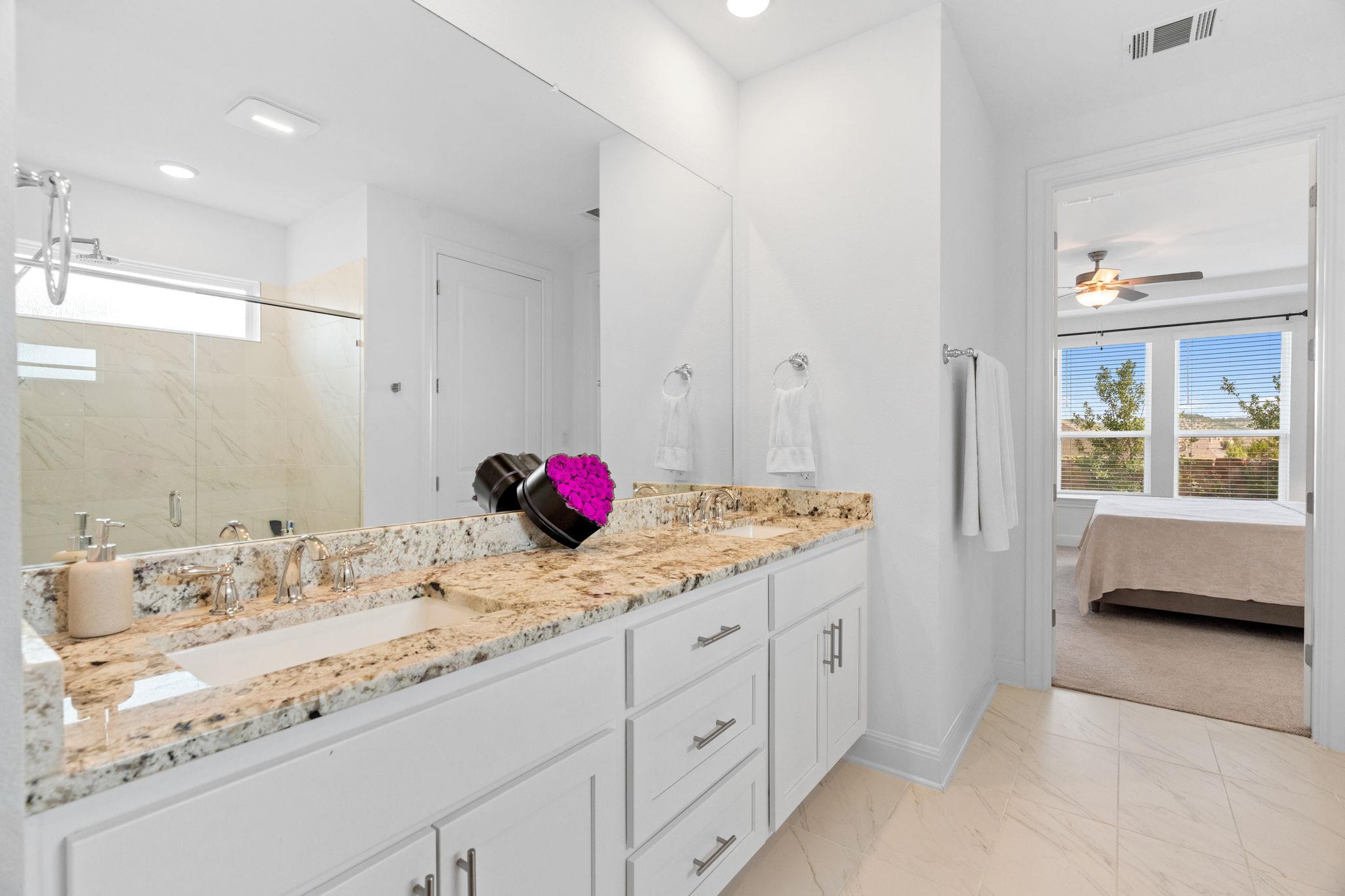 5713 Alamosa Clearing Dr, Lakeway, TX 78738