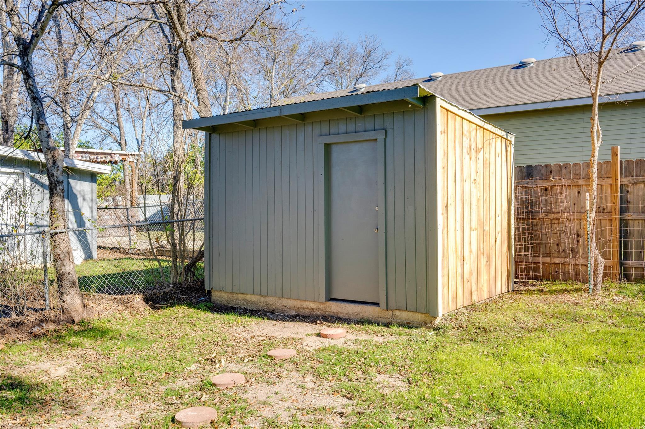 809 N West St, Burnet, TX 78611