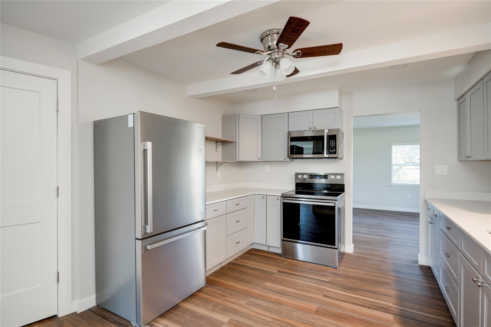 809 N West St, Burnet, TX 78611