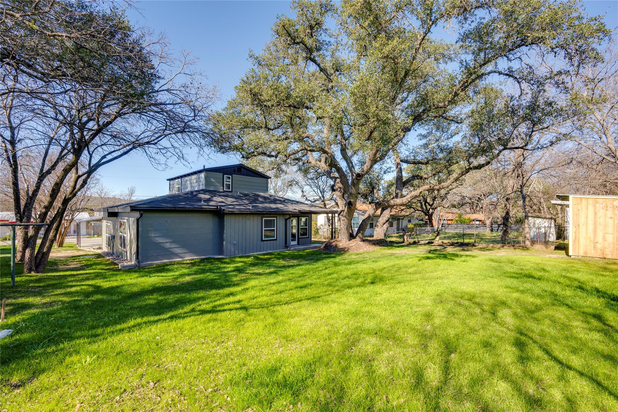 809 N West St, Burnet, TX 78611