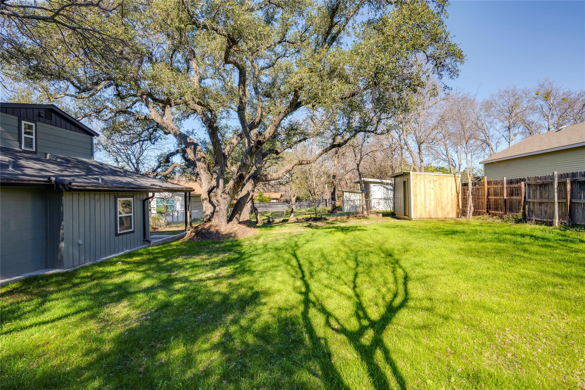 809 N West St, Burnet, TX 78611