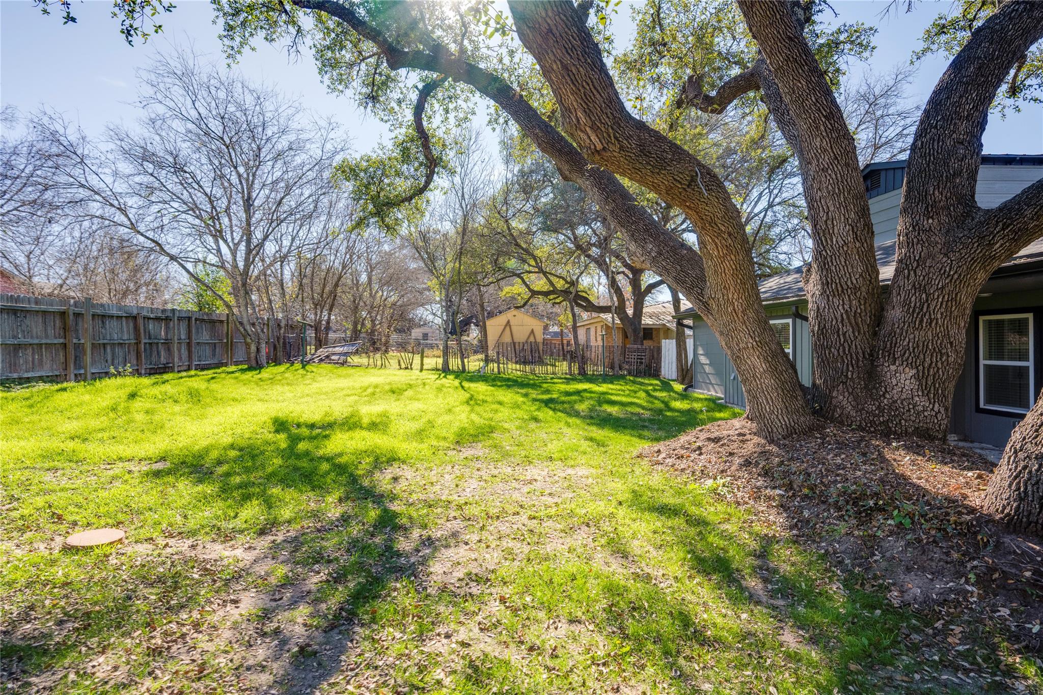 809 N West St, Burnet, TX 78611