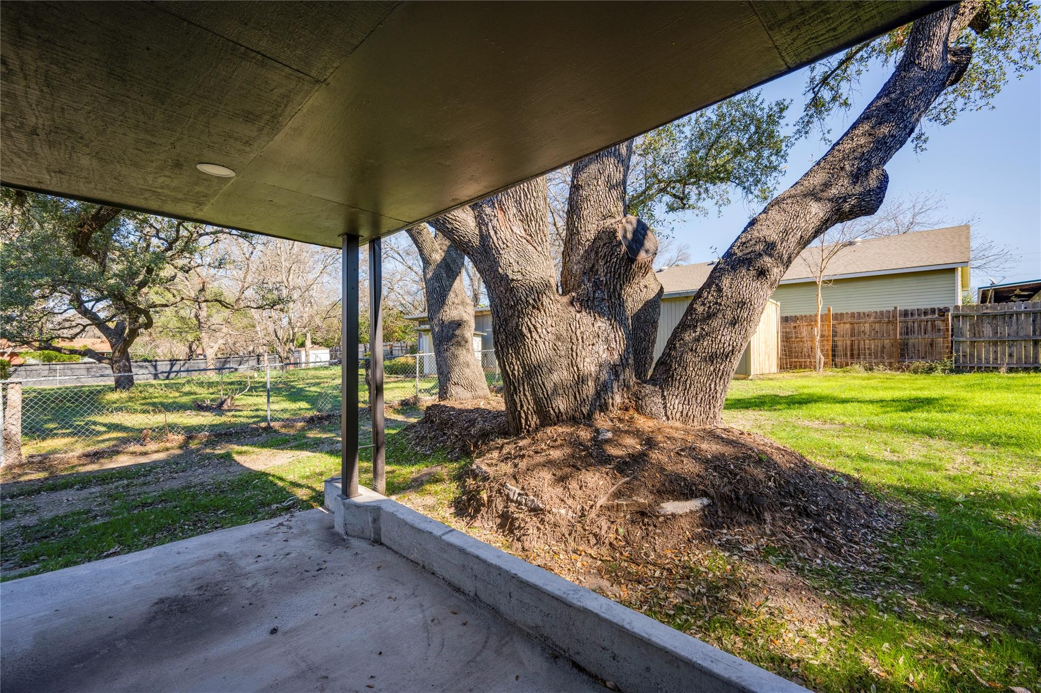 809 N West St, Burnet, TX 78611