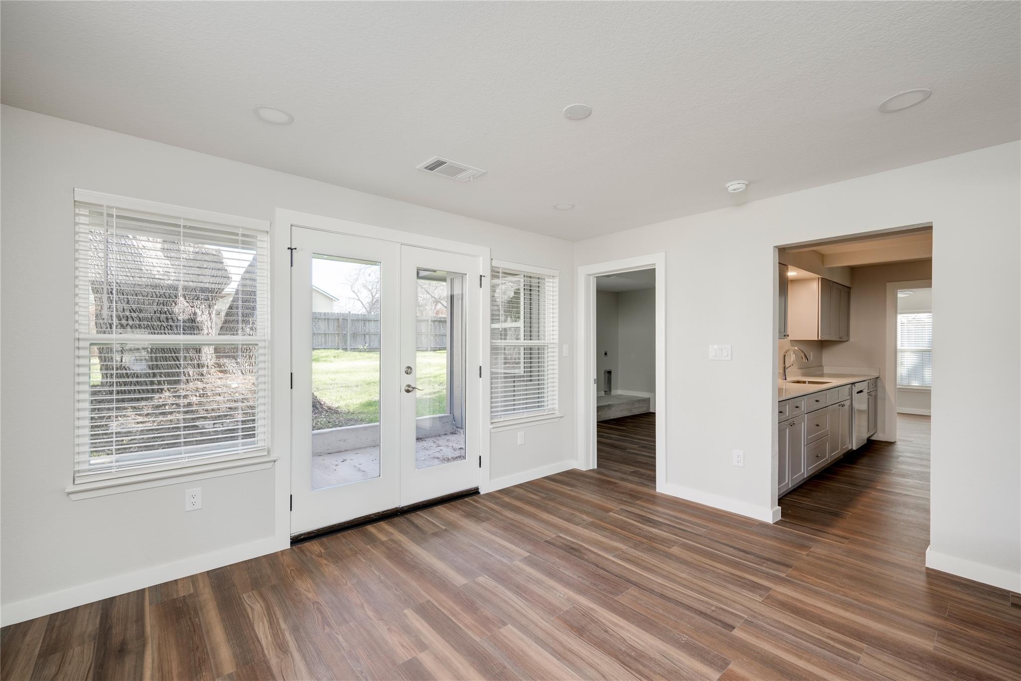 809 N West St, Burnet, TX 78611