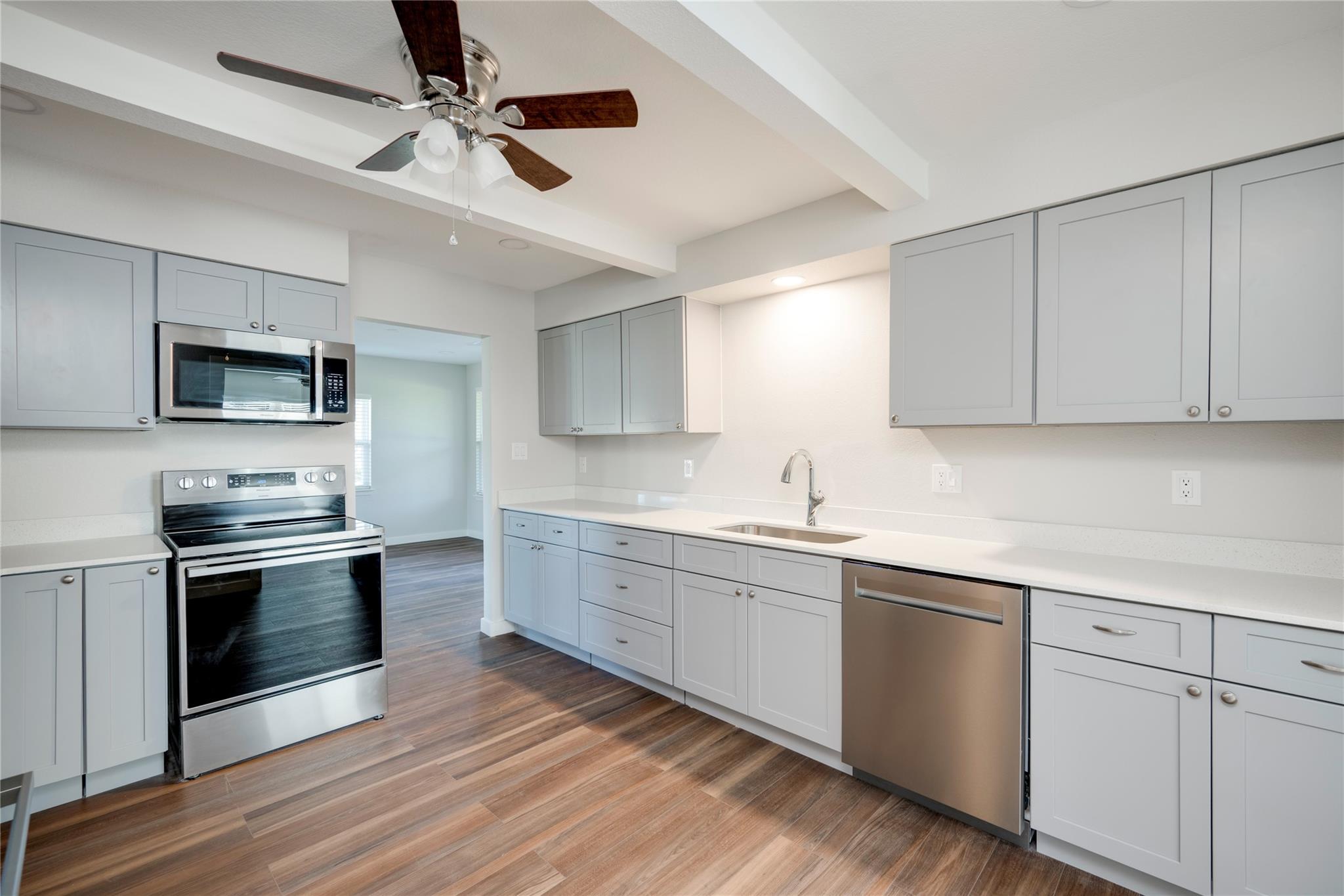 809 N West St, Burnet, TX 78611