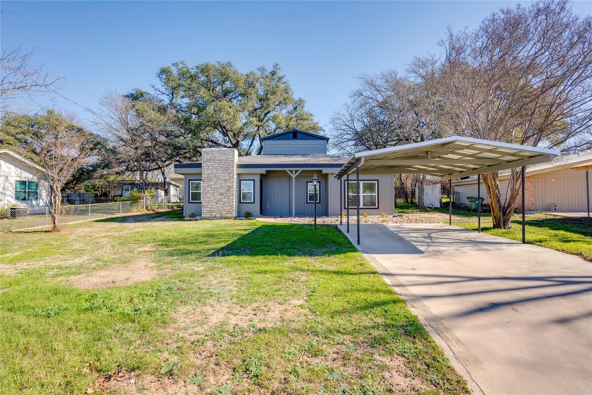809 N West St, Burnet, TX 78611