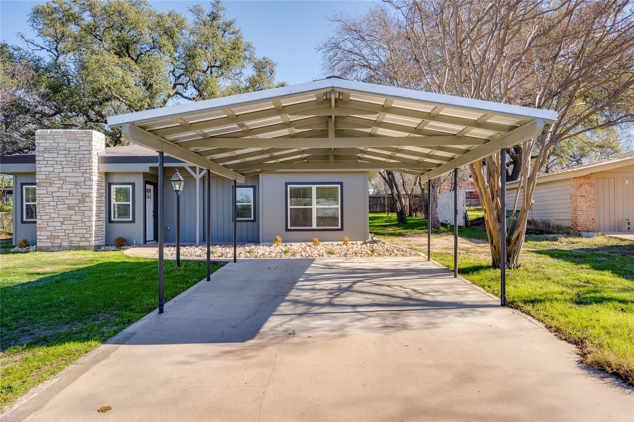 809 N West St, Burnet, TX 78611