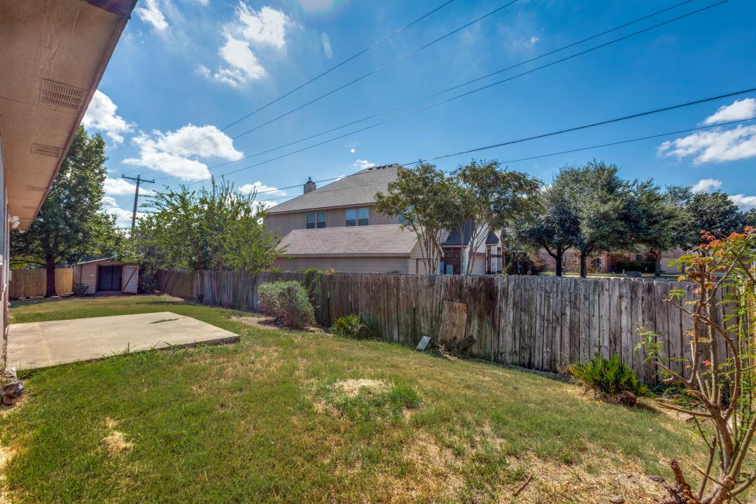 124 Meadowside Dr, Hutto, TX 78634