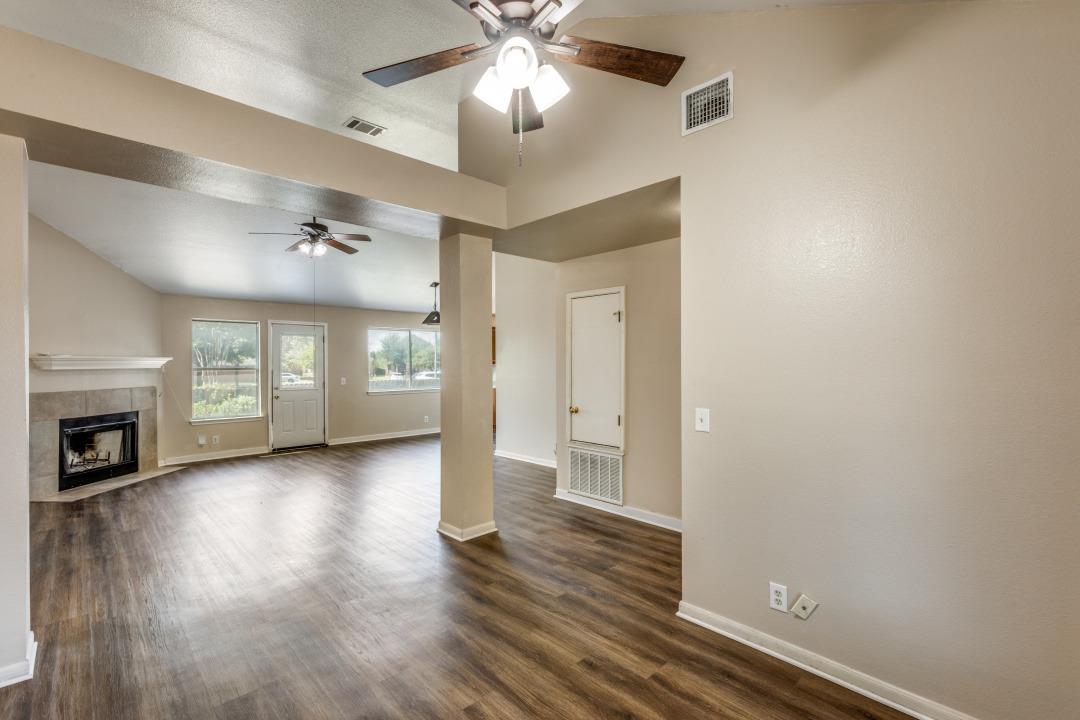 124 Meadowside Dr, Hutto, TX 78634