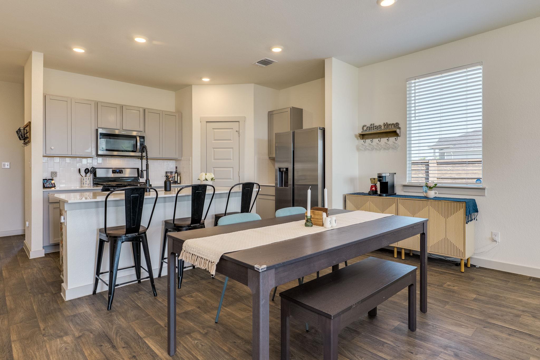 98 Barton Creek Ln, Hutto, TX 78634