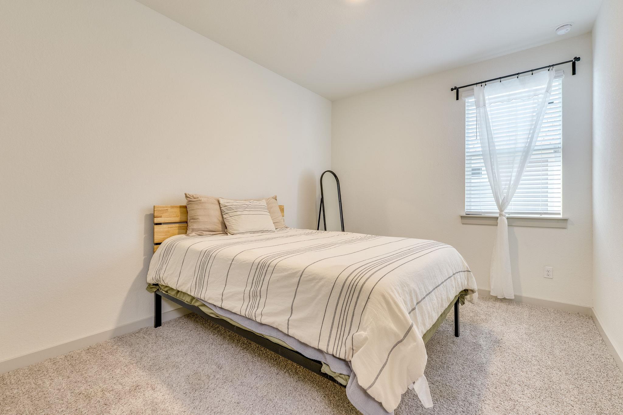 98 Barton Creek Ln, Hutto, TX 78634