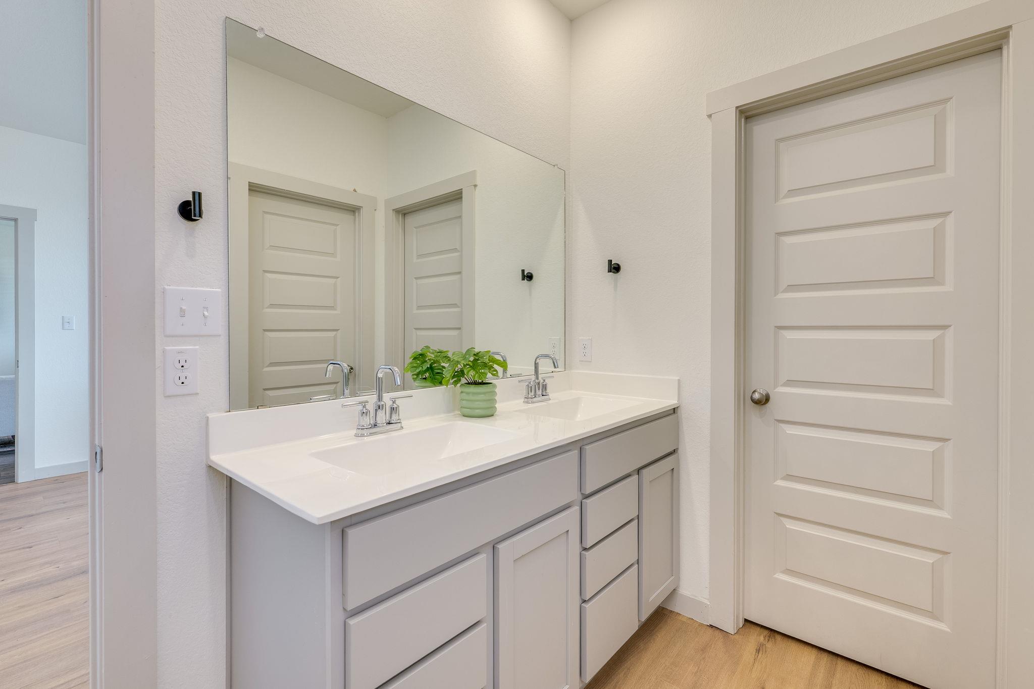 98 Barton Creek Ln, Hutto, TX 78634