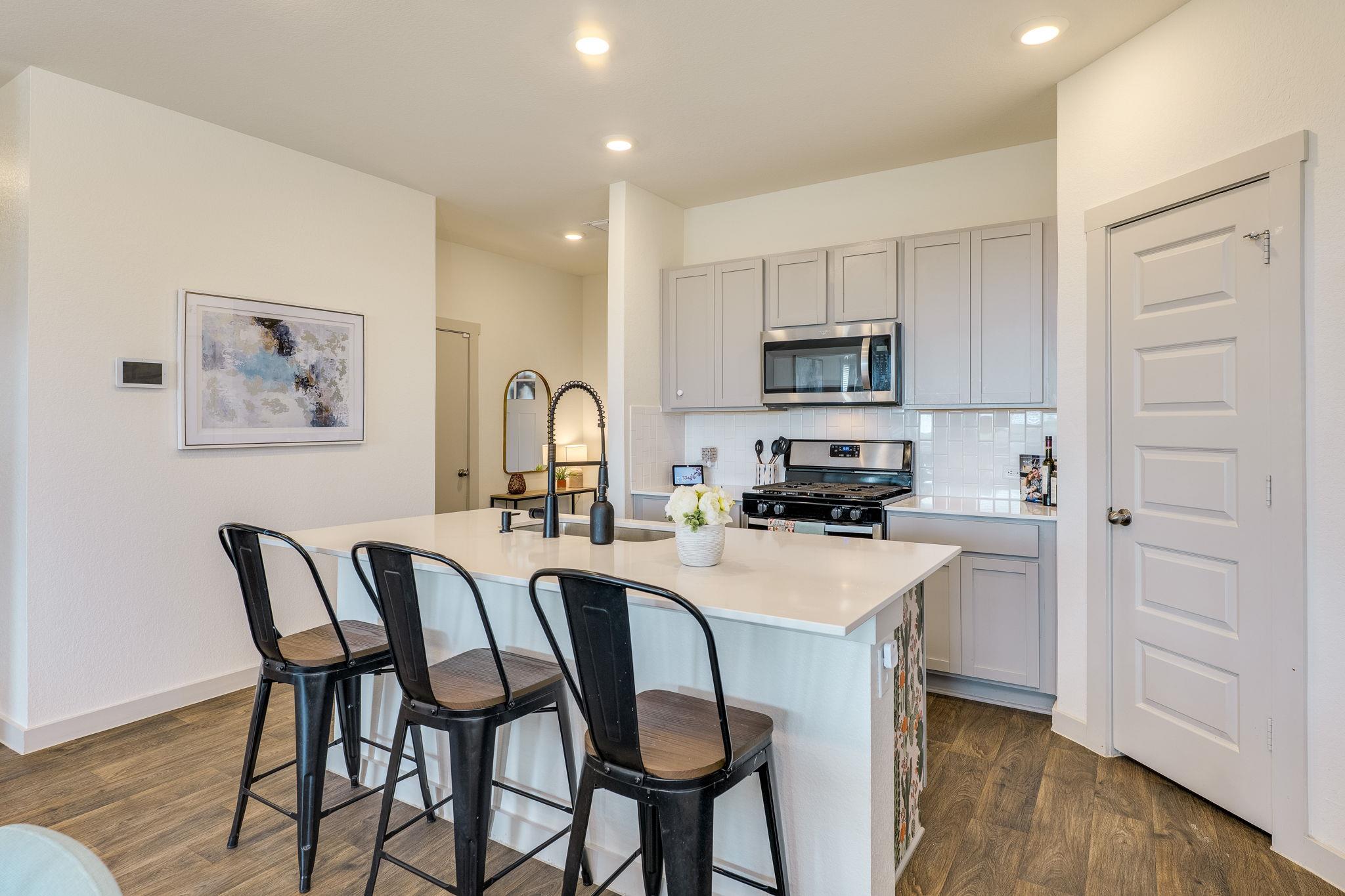 98 Barton Creek Ln, Hutto, TX 78634