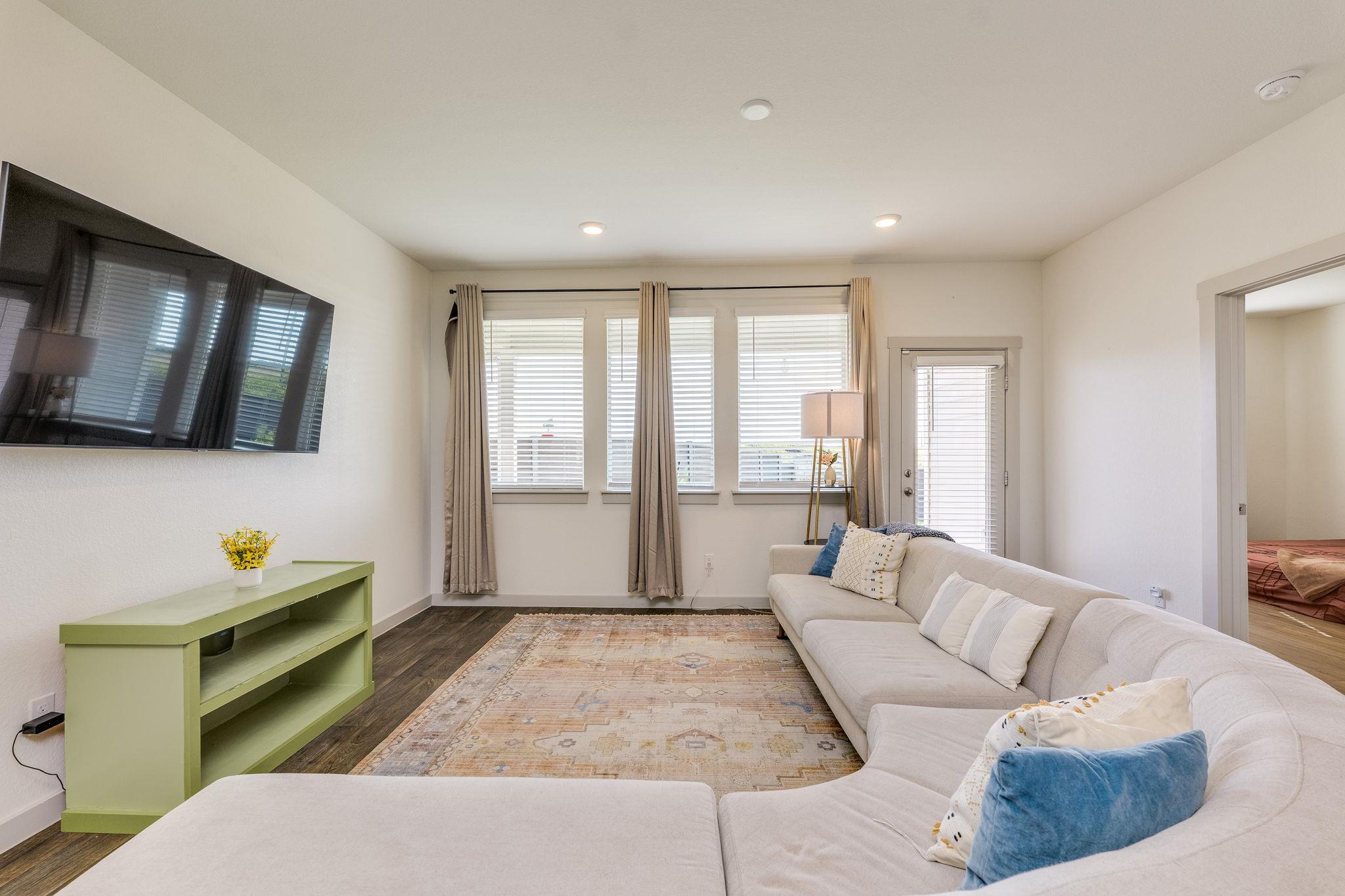 98 Barton Creek Ln, Hutto, TX 78634