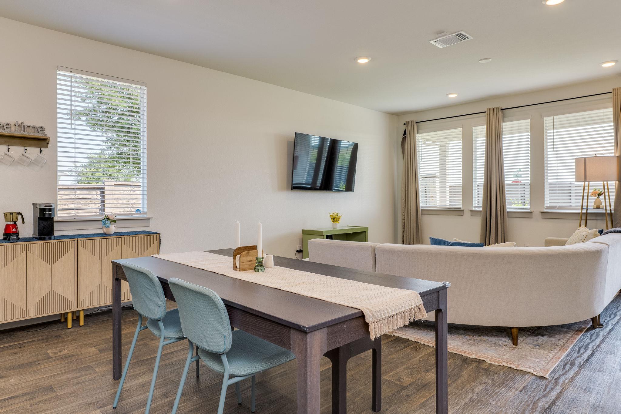 98 Barton Creek Ln, Hutto, TX 78634