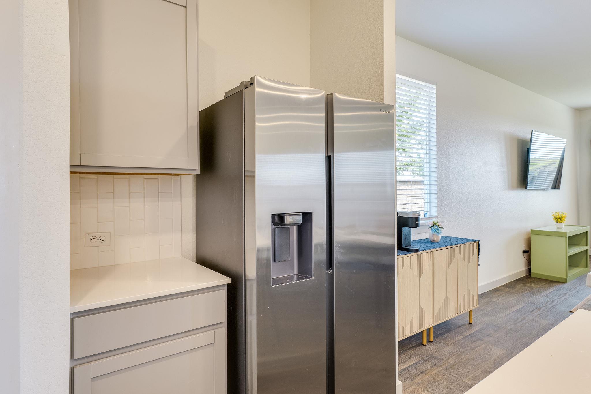 98 Barton Creek Ln, Hutto, TX 78634