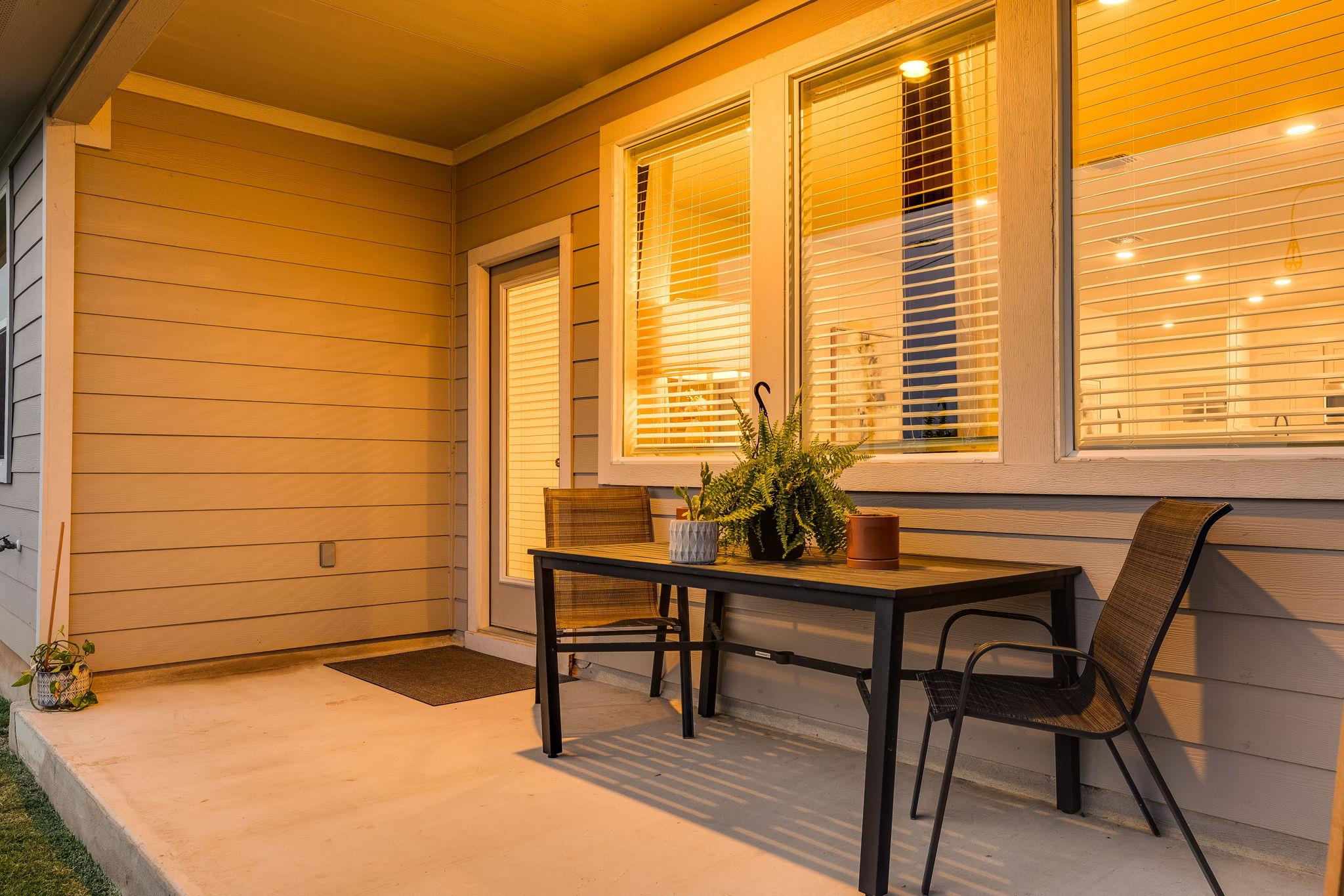 98 Barton Creek Ln, Hutto, TX 78634