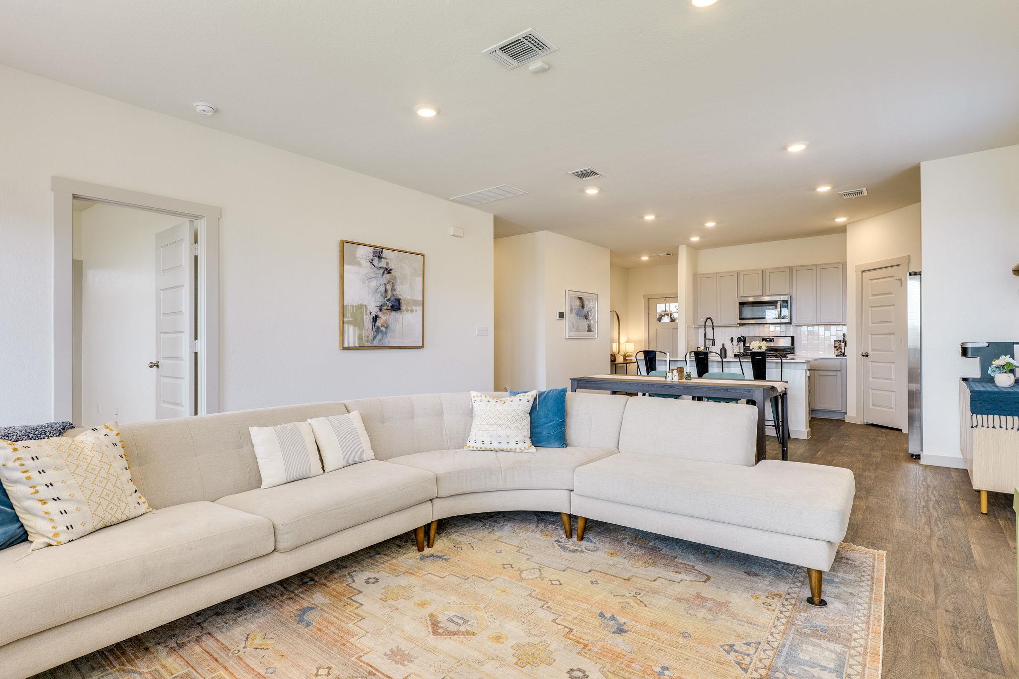 98 Barton Creek Ln, Hutto, TX 78634