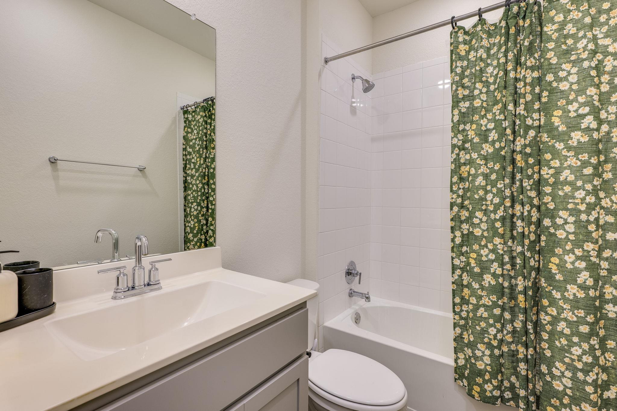 98 Barton Creek Ln, Hutto, TX 78634