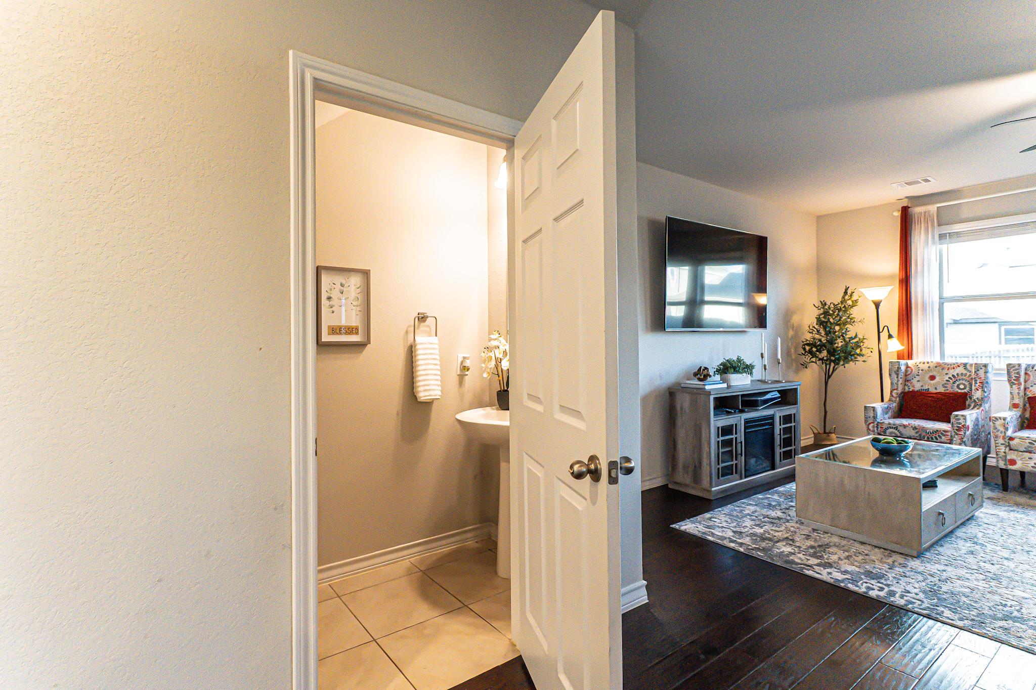 7404 Albany Dr, Austin, TX 78754