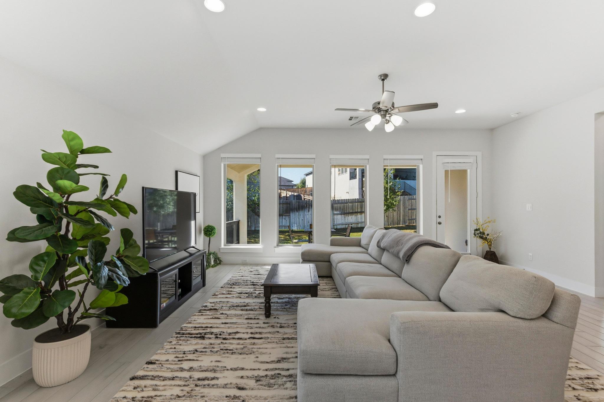 111 Carolina Jasmine Dr, San Marcos, TX 78666