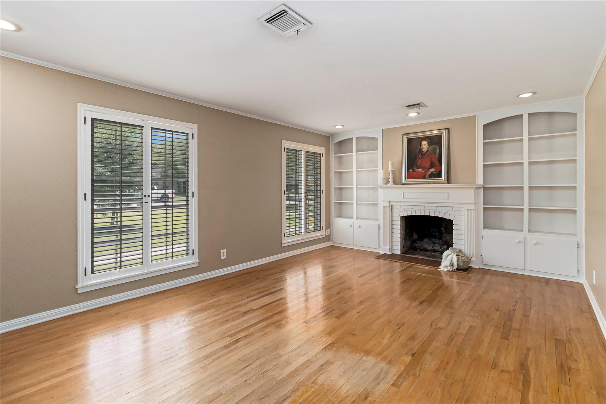 730 Sarah Jo St, La Grange, TX 78945