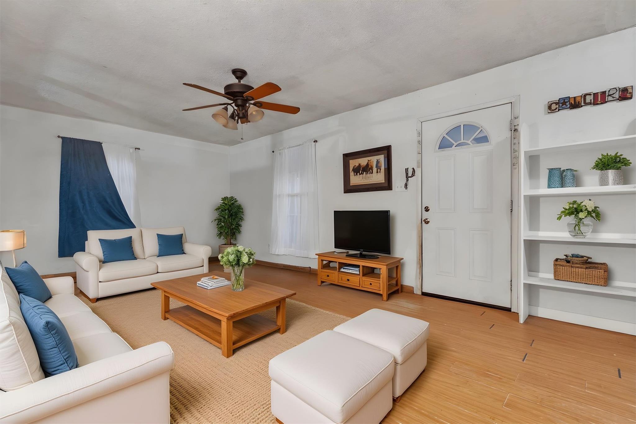 149 Wayside Dr, Elgin, TX 78621