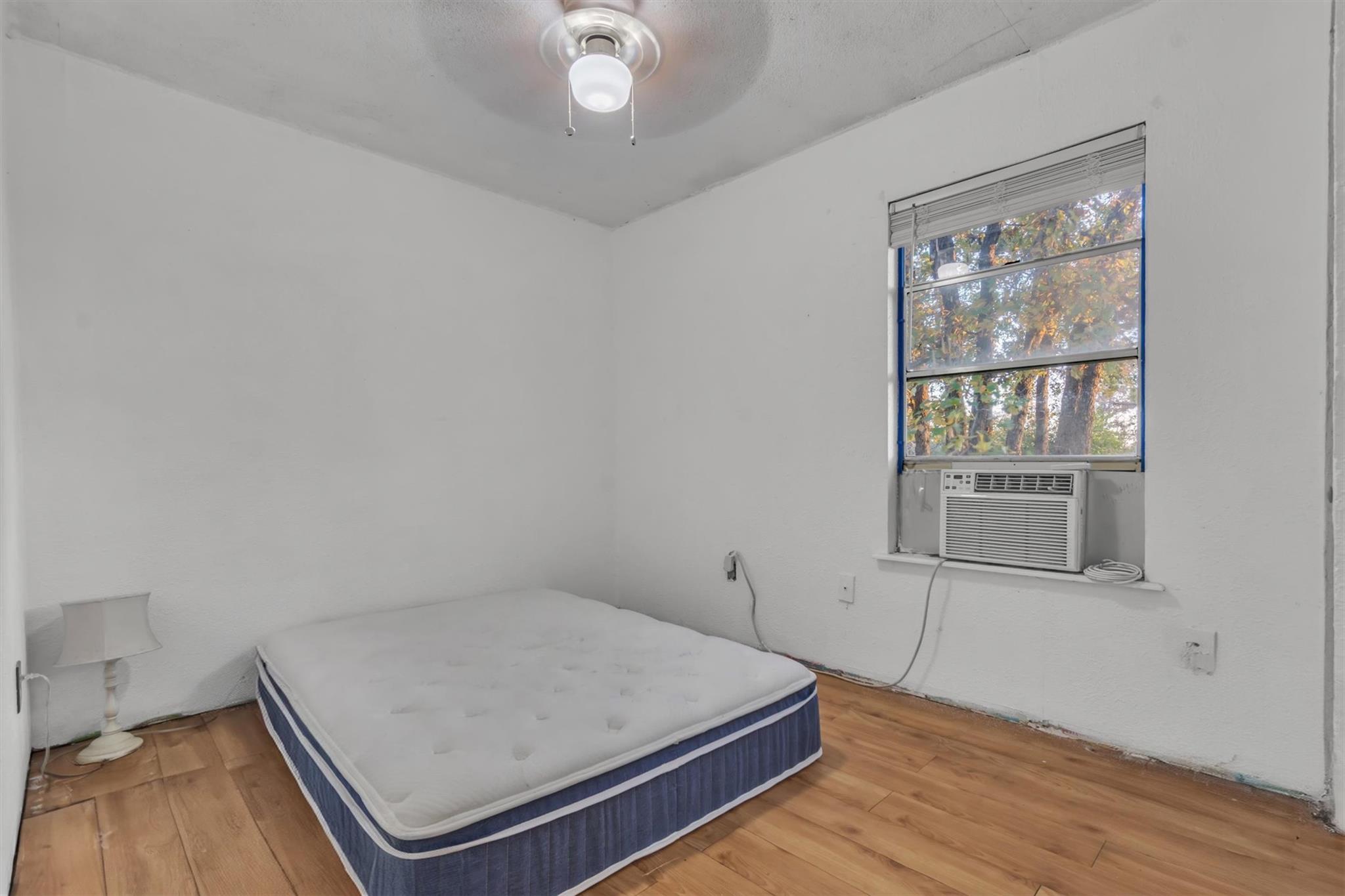 149 Wayside Dr, Elgin, TX 78621