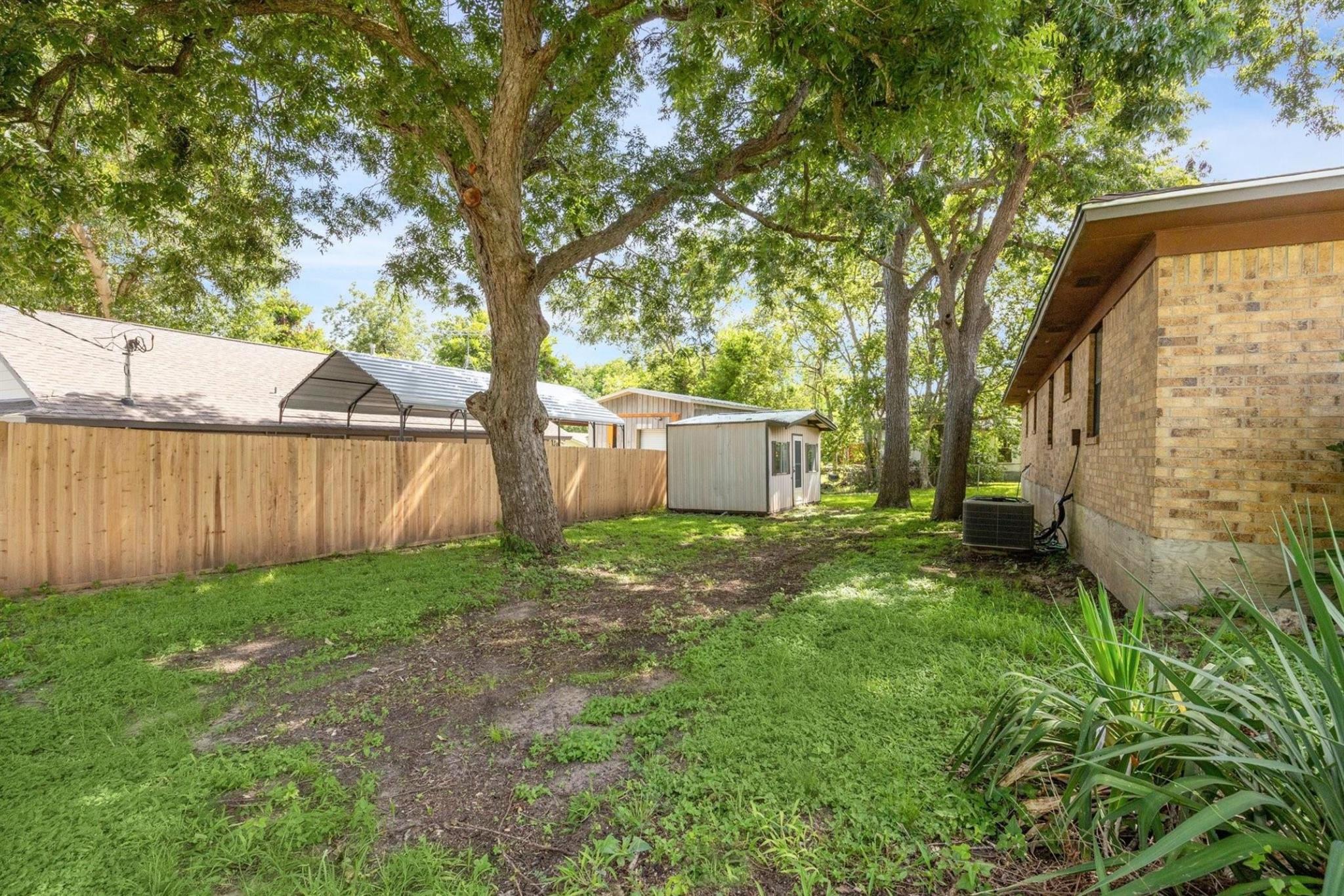 1201 E Alamo St, Brenham, TX 77833