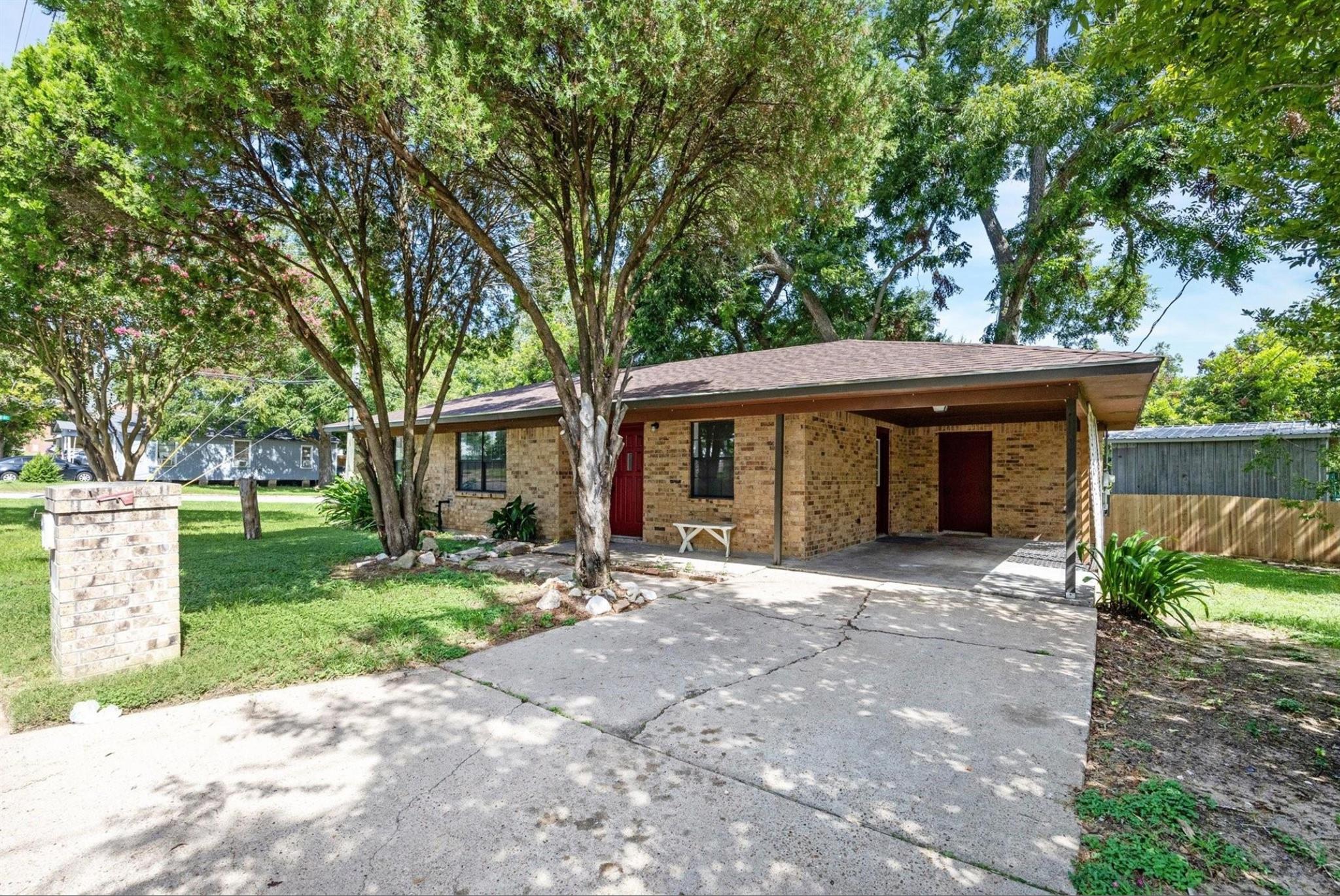 1201 E Alamo St, Brenham, TX 77833