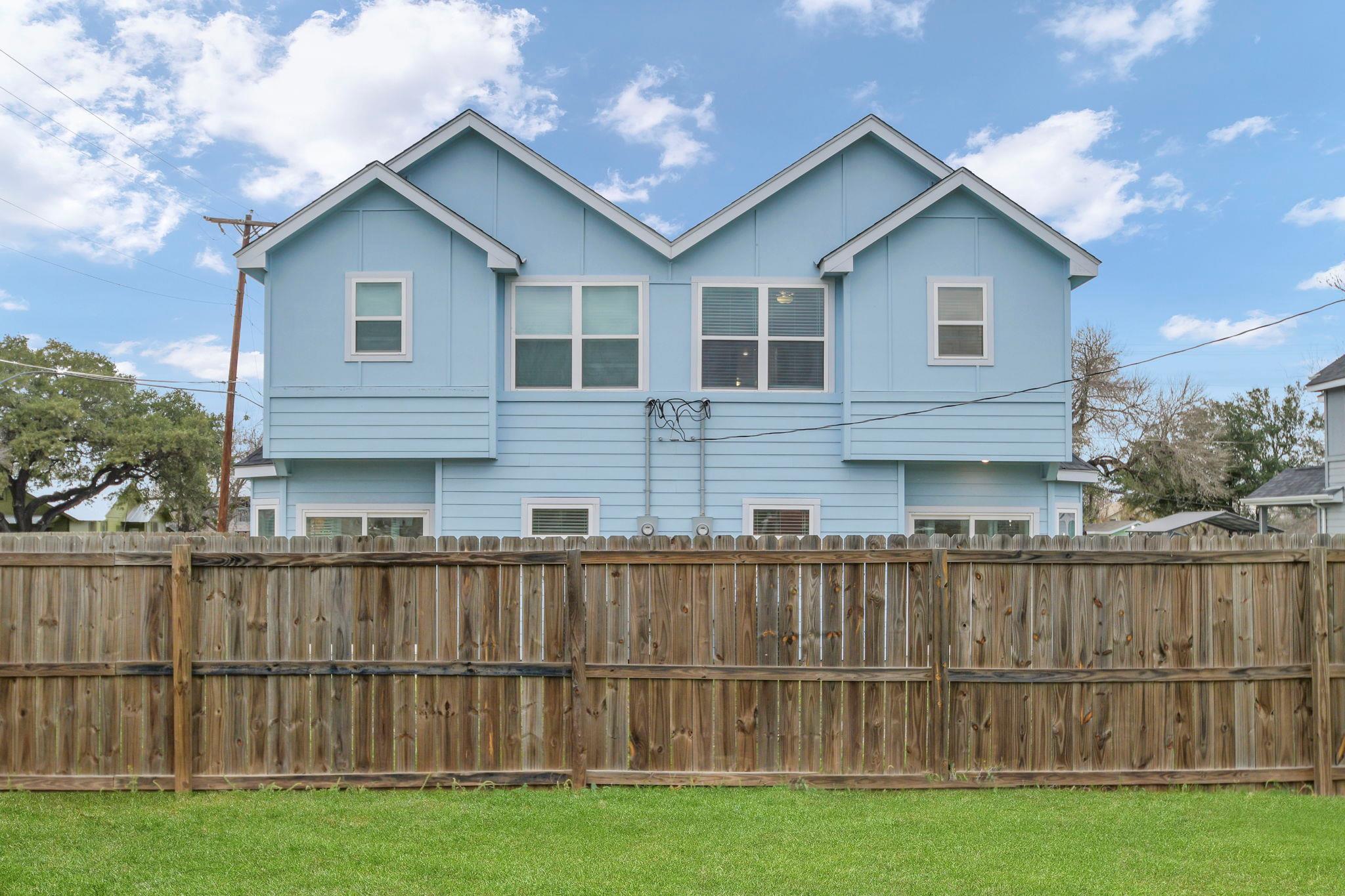 1000 E Fannin St, Luling, TX 78648