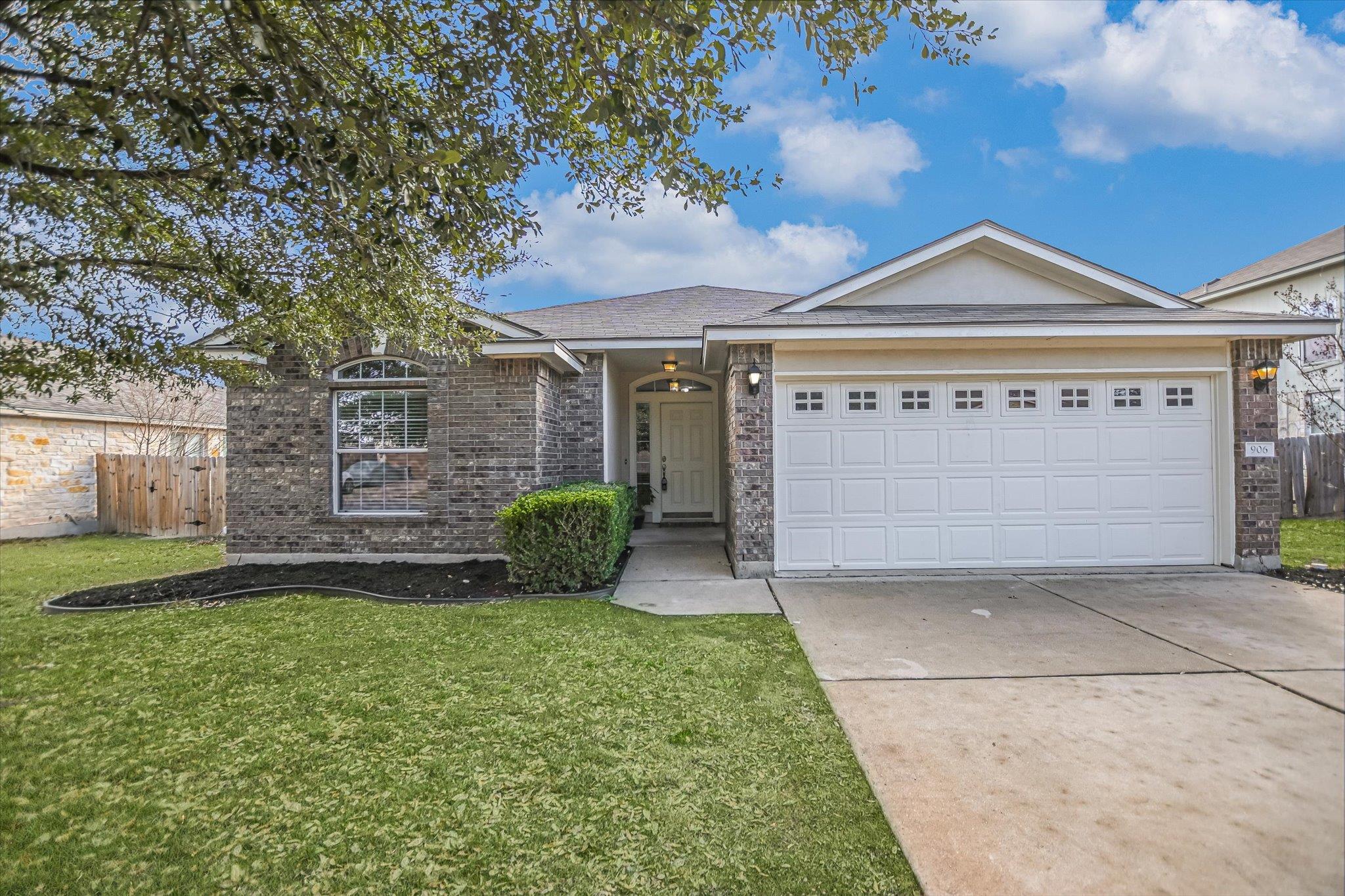 906 WASHBURN Dr, Leander, TX 78641