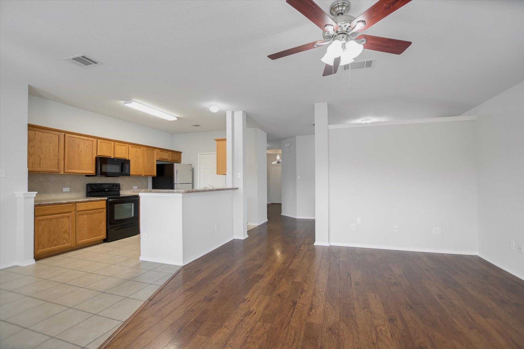 906 WASHBURN Dr, Leander, TX 78641