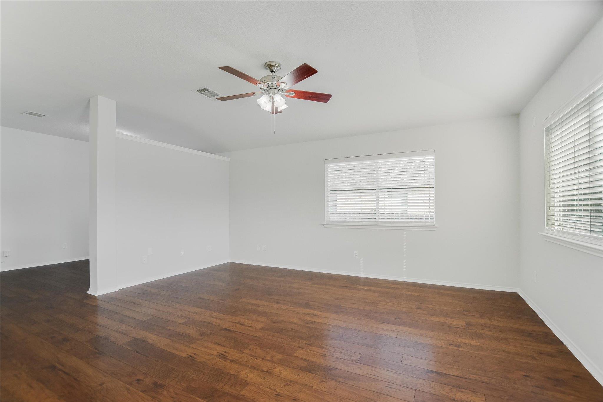 906 WASHBURN Dr, Leander, TX 78641