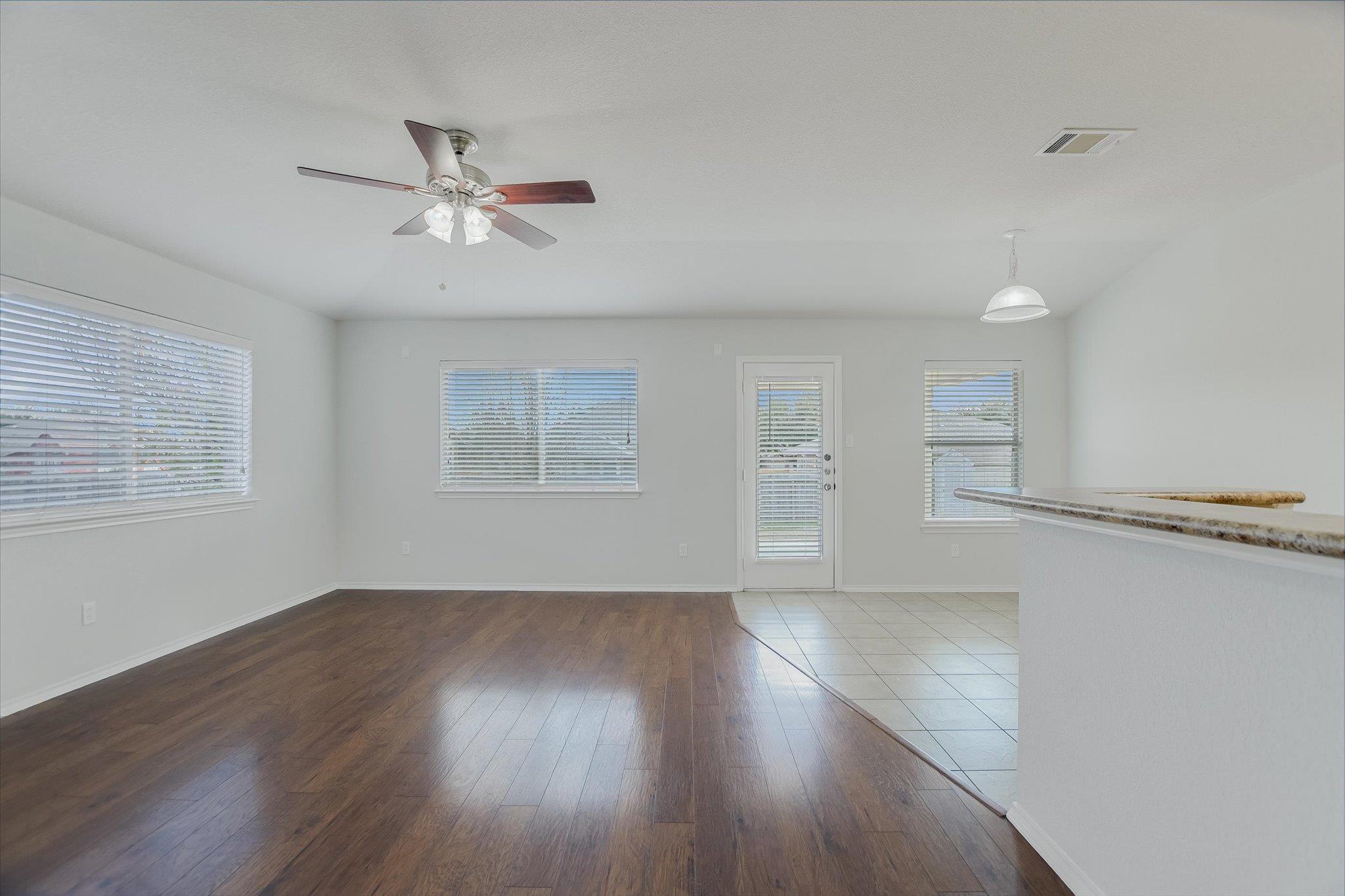 906 WASHBURN Dr, Leander, TX 78641