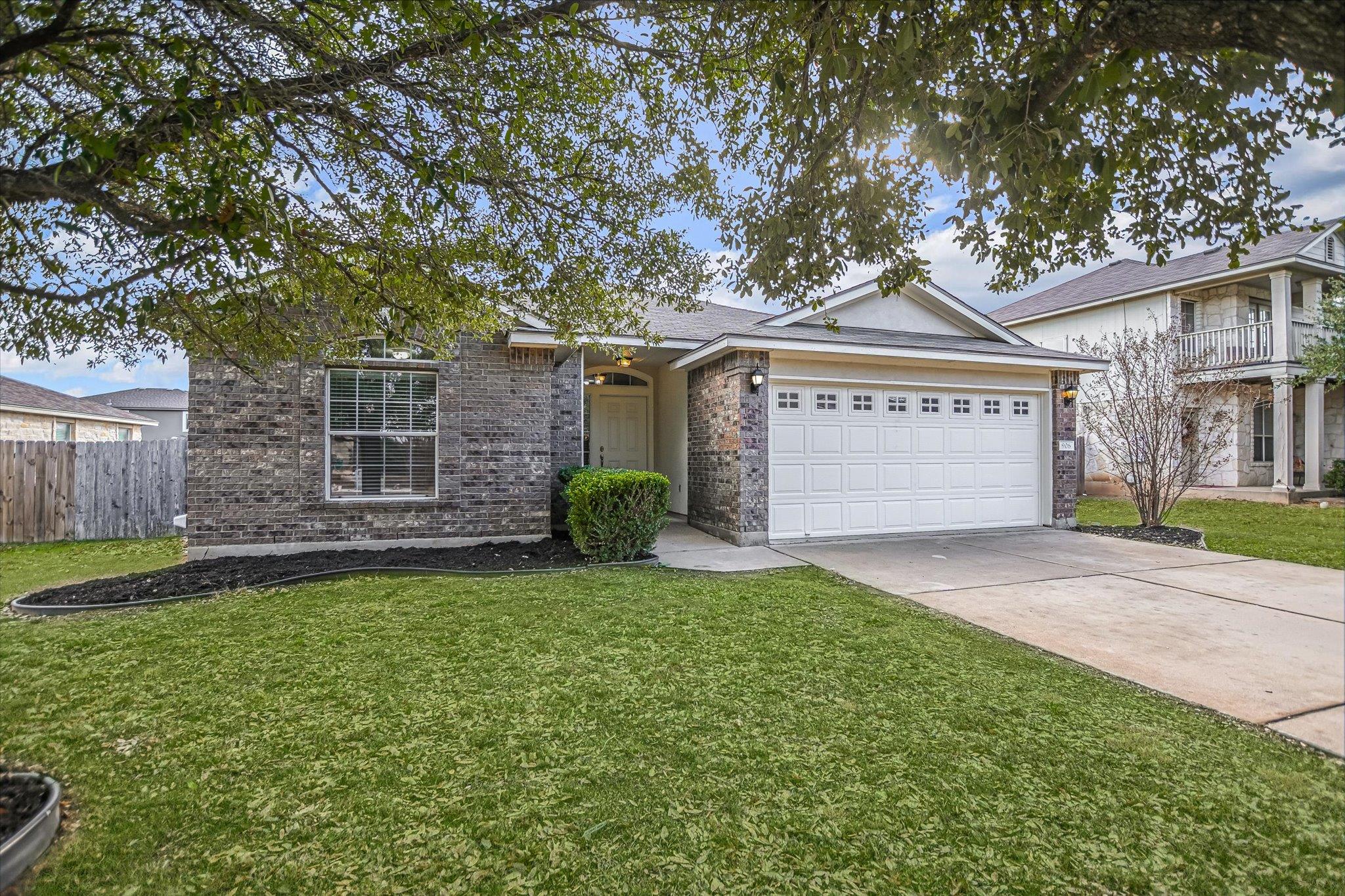 906 WASHBURN Dr, Leander, TX 78641