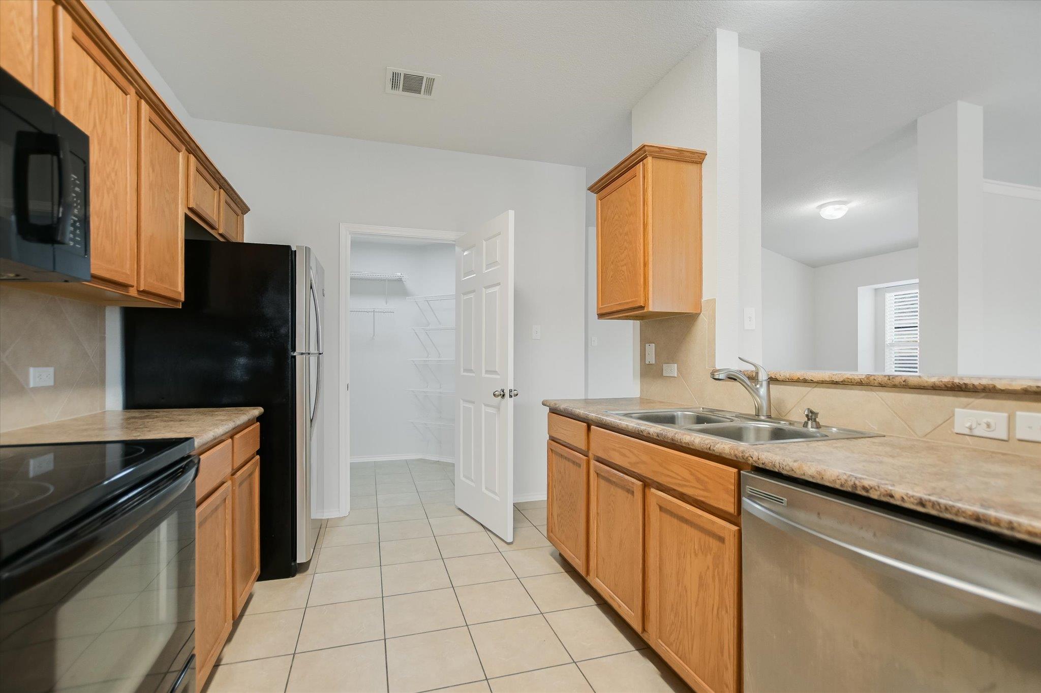 906 WASHBURN Dr, Leander, TX 78641