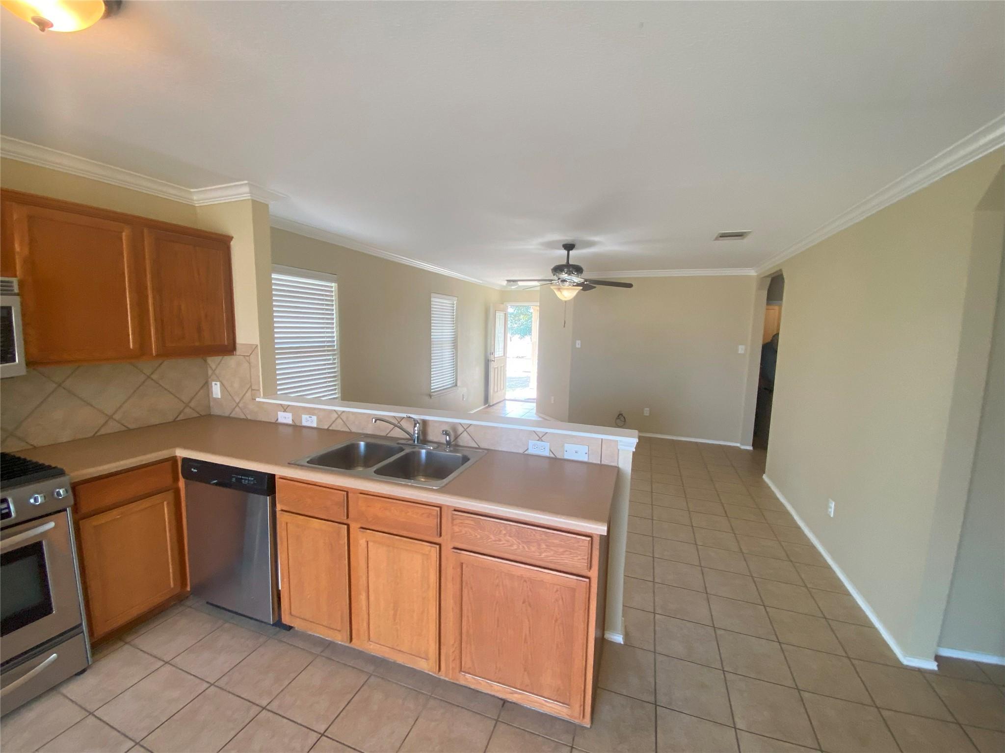 347 Old West Trl, Buda, TX 78610