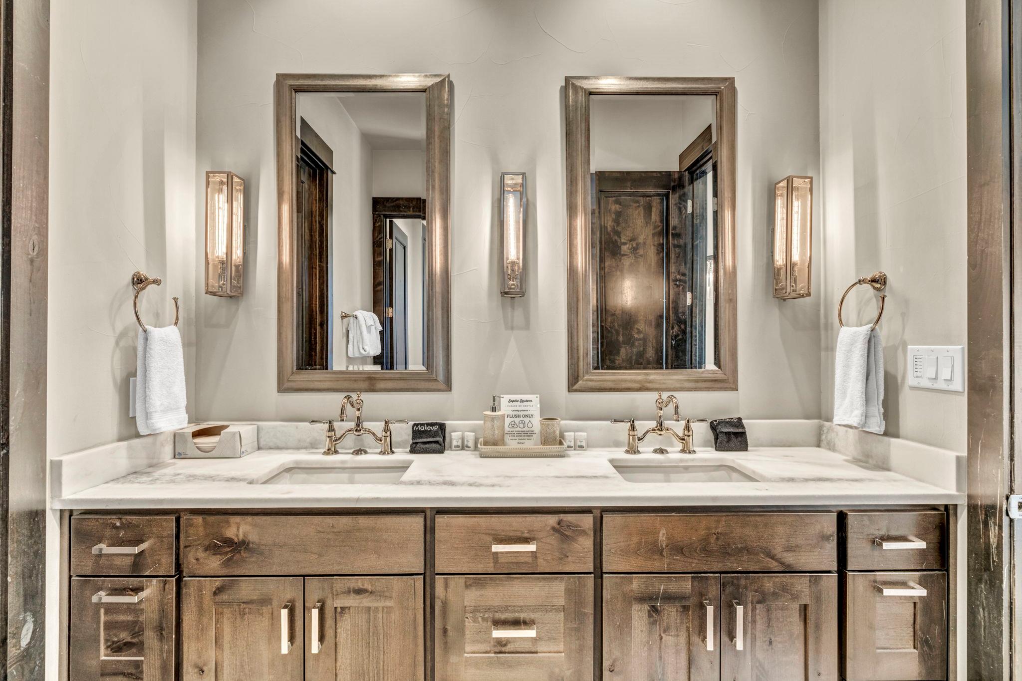 19404 Bold Venture Dr # 17, Spicewood, TX 78669