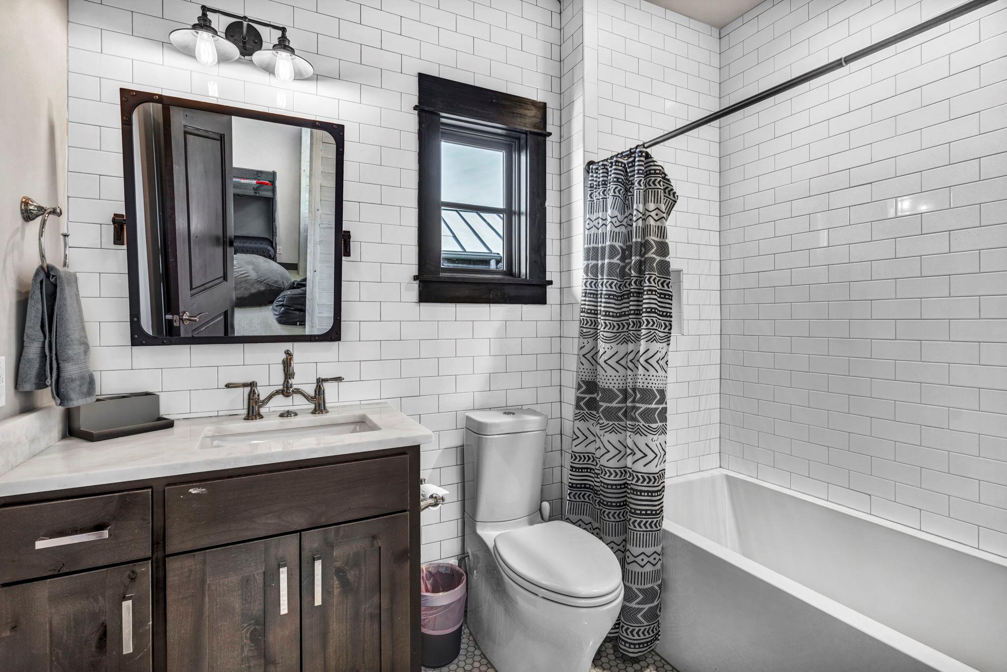 19404 Bold Venture Dr # 17, Spicewood, TX 78669