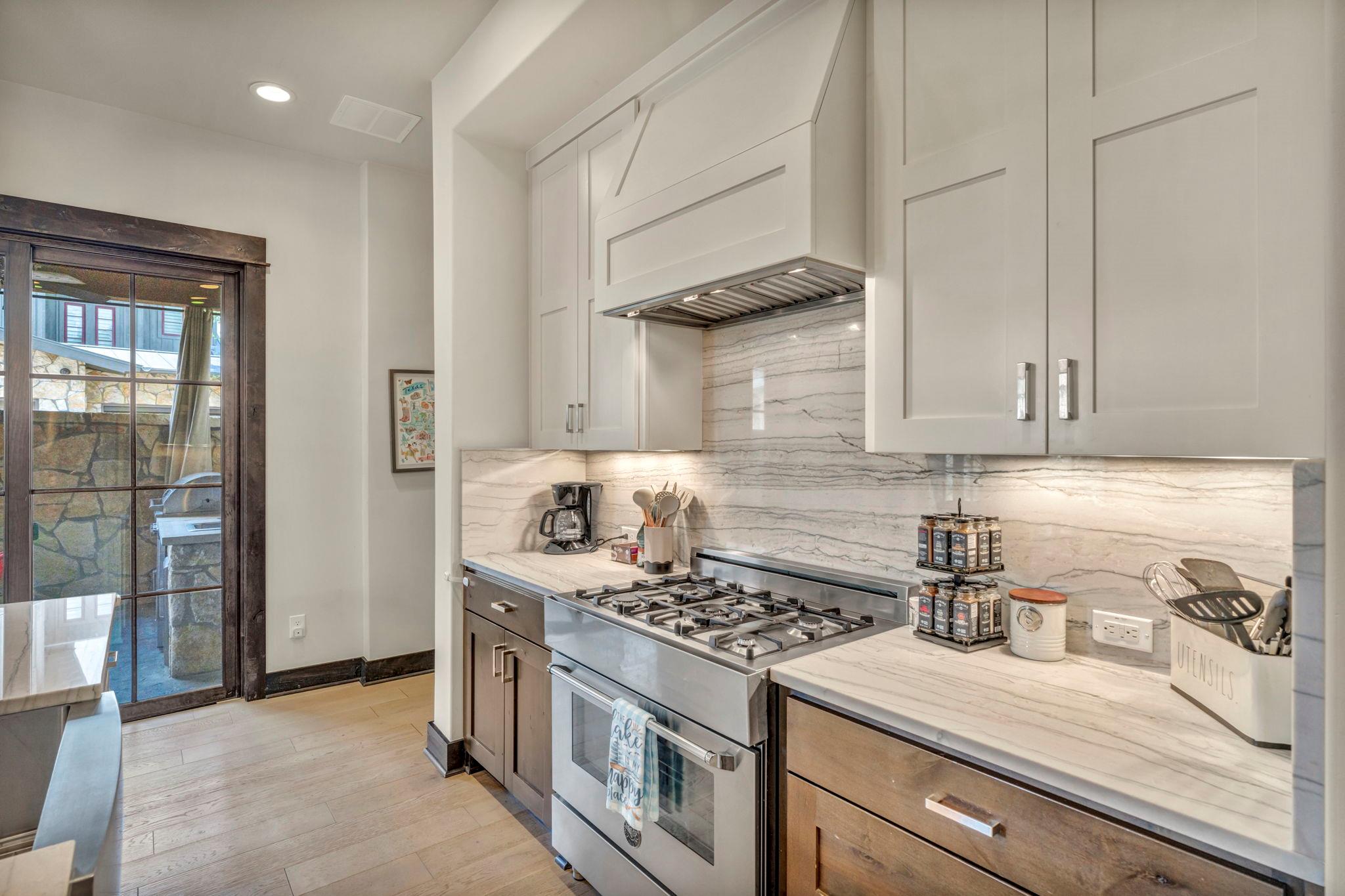 19404 Bold Venture Dr # 17, Spicewood, TX 78669